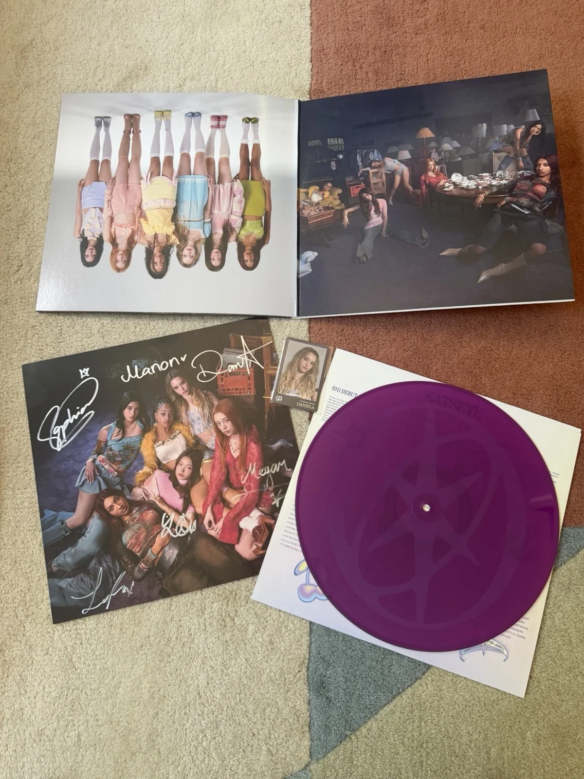 RARE SIGNED Katseye OT6 SIS Soft Is Strong Purple Vinyl W Art cards, image 2