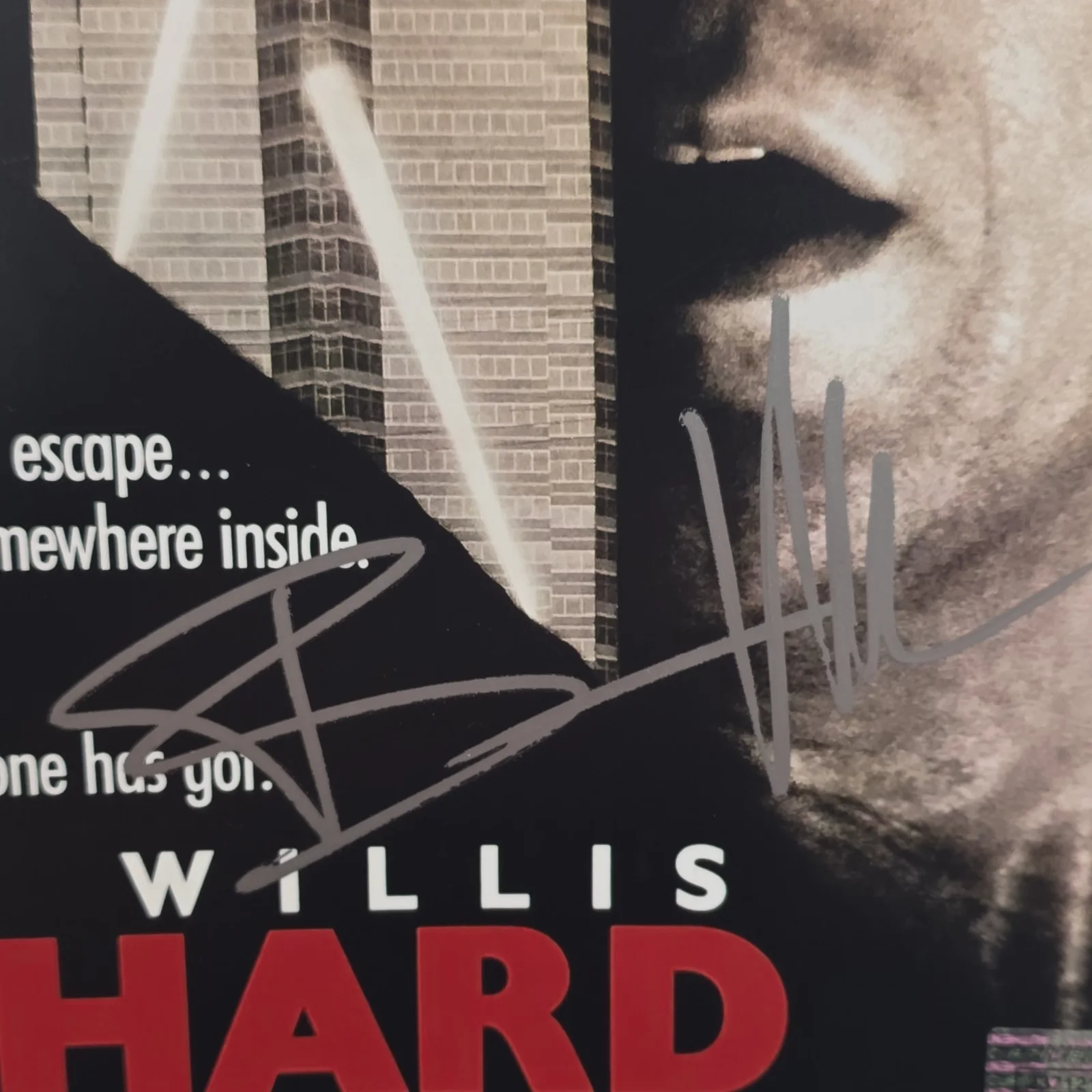 Bruce Willis — Bruce Willis Signed Die Hard Movie Promo Poster Photo Authentication Direct, изображение 2