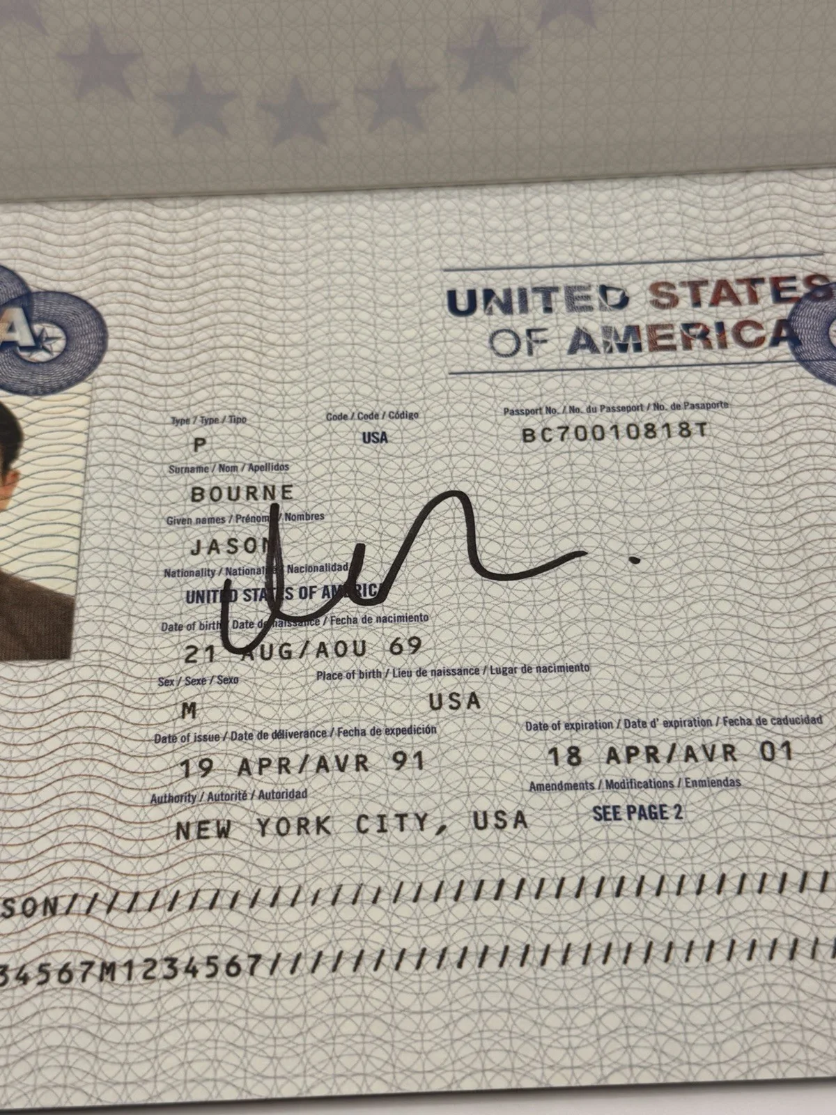 MATT DAMON SIGNED JASON BOURNE MOVIE PROP PASSPORT IDENTITY ULTIMATUM PSA COA, image 2