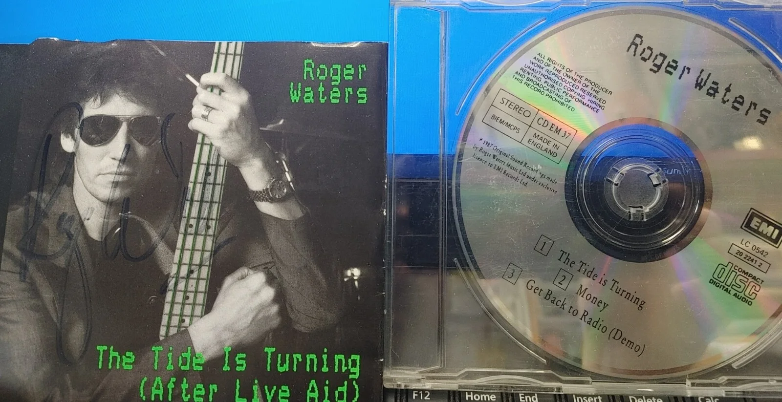 ROGER WATERS Hand Signed Autographed CD "The Tide is Turning" Rare w/ C.O.A., image 3