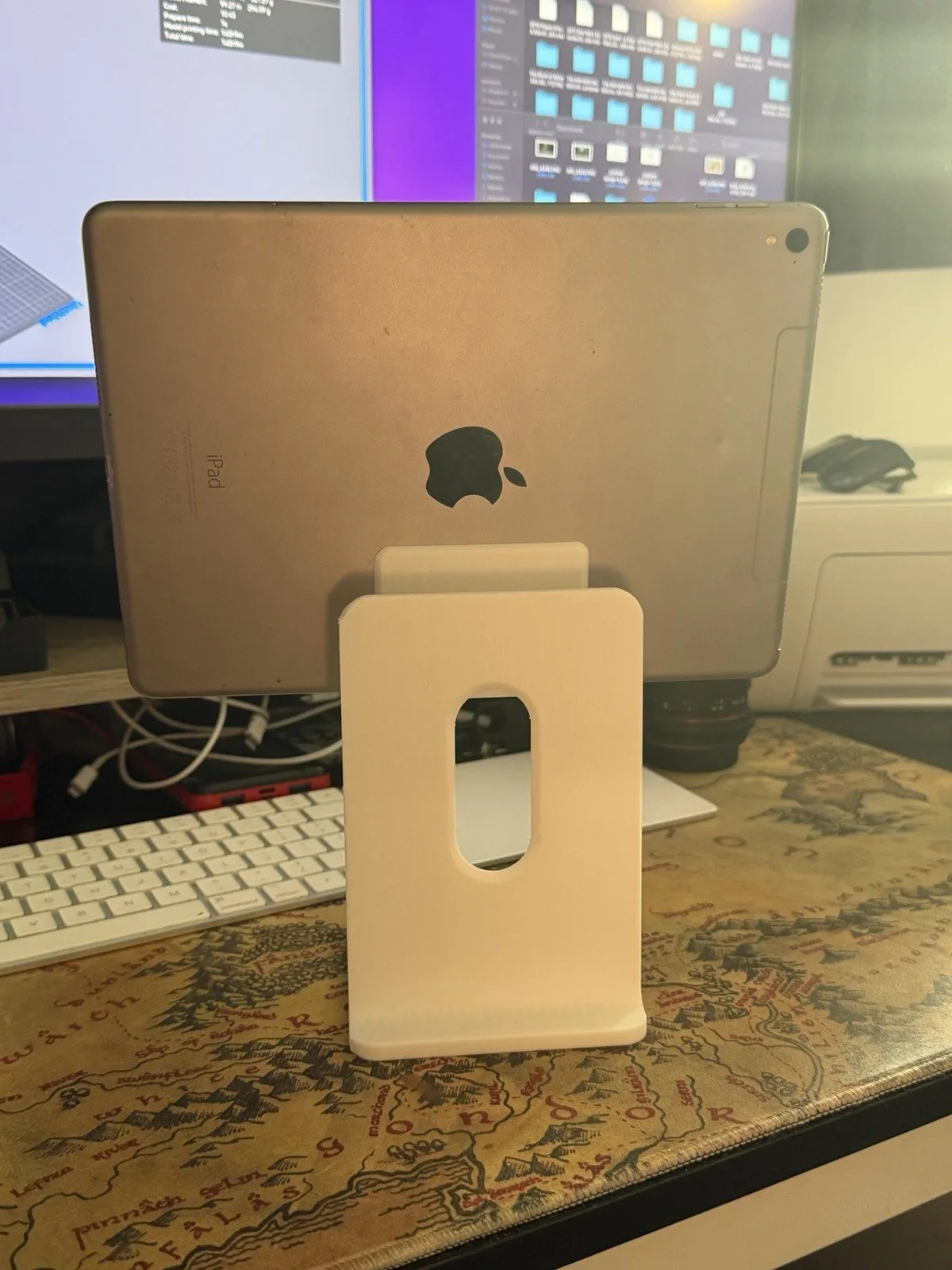 3D-Printed Sleek Studio Stand for iPad, image 4