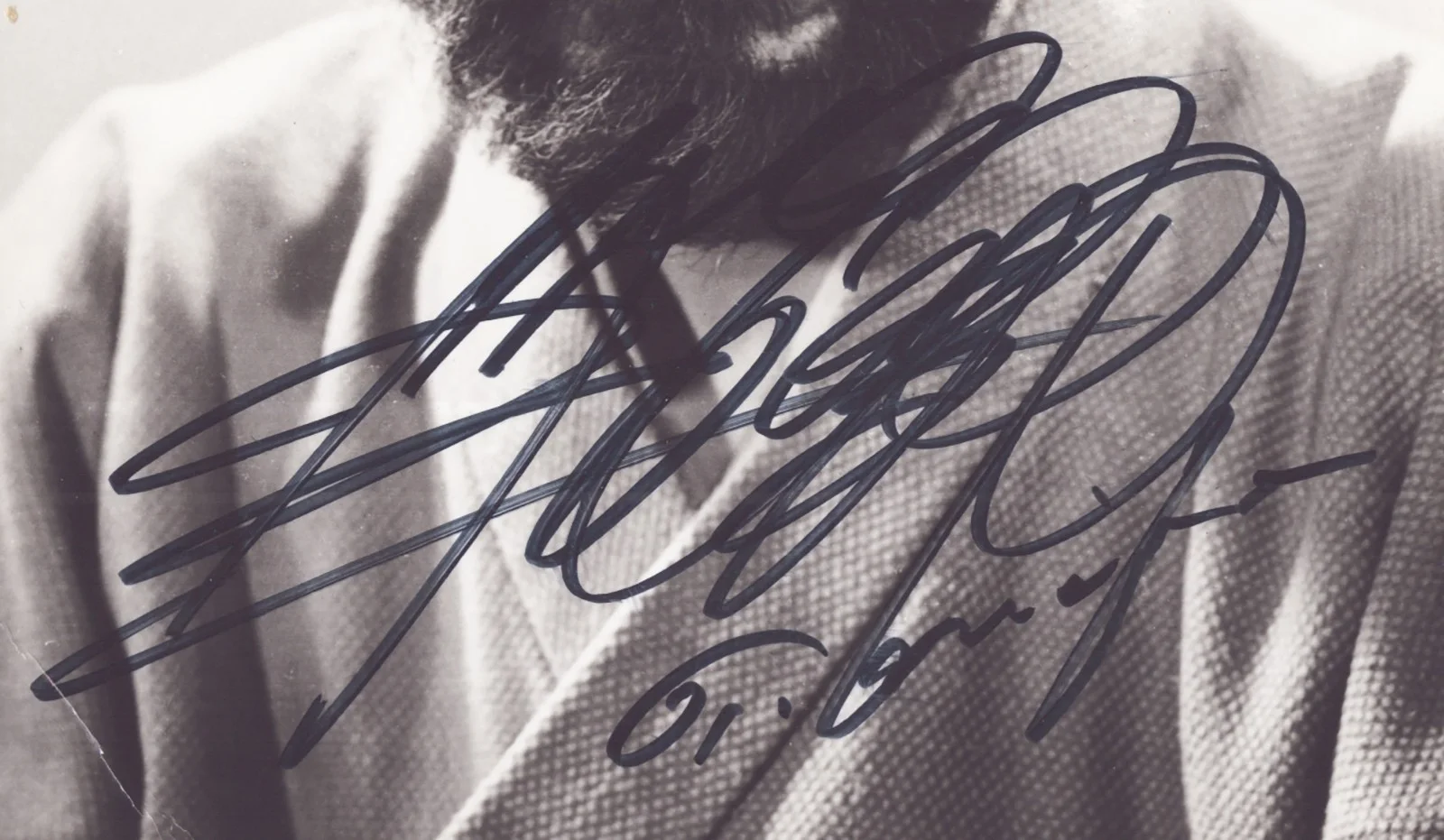 Toshiro Mifune — TOSHIRO MIFUNE - AUTOGRAPHED SIGNED PHOTOGRAPH, изображение 2