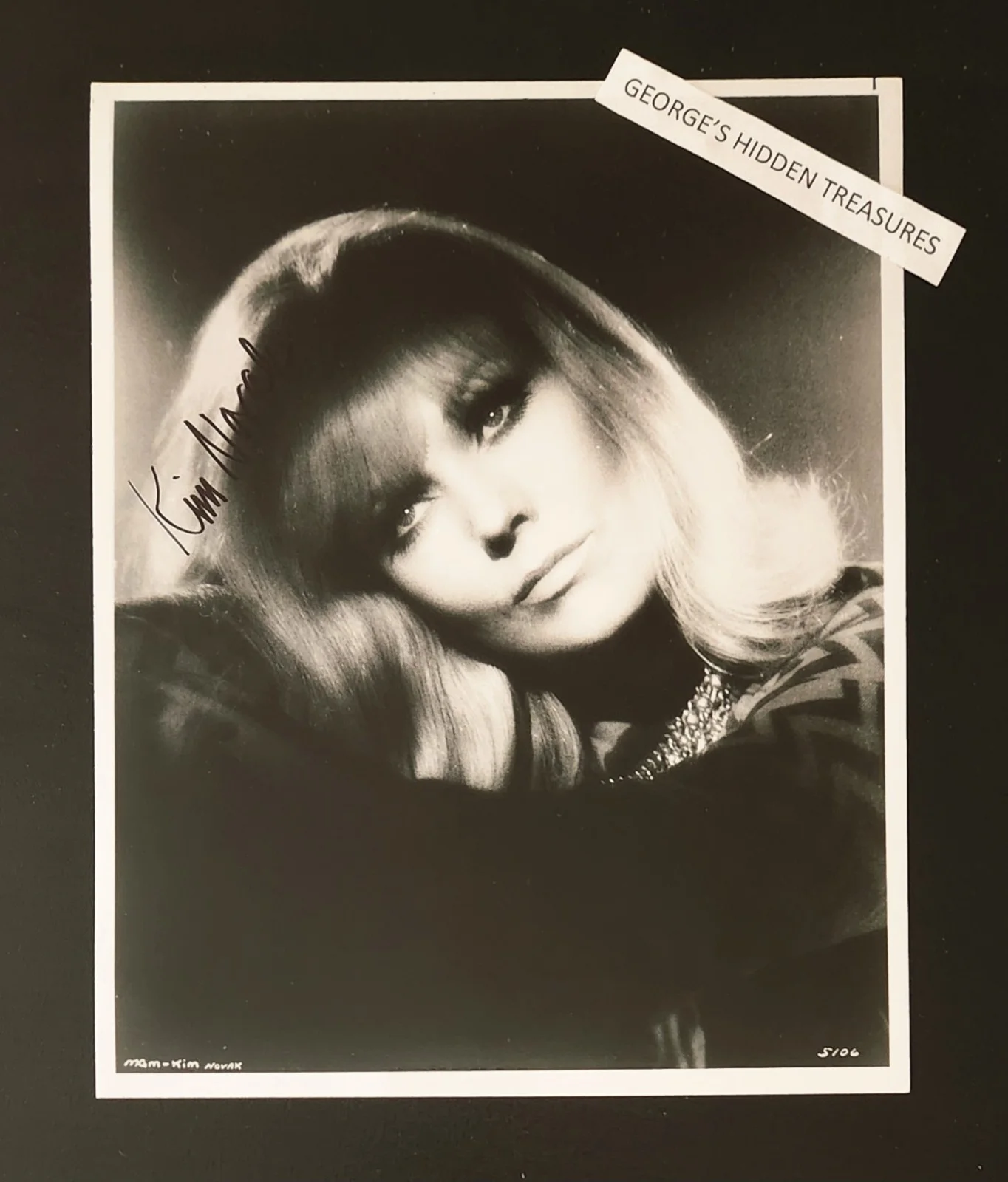 KIM NOVAK — KIM NOVAK signed autographed 8x10 B&W "VERTIGO," "MAN WITH THE GOLDEN ARM"