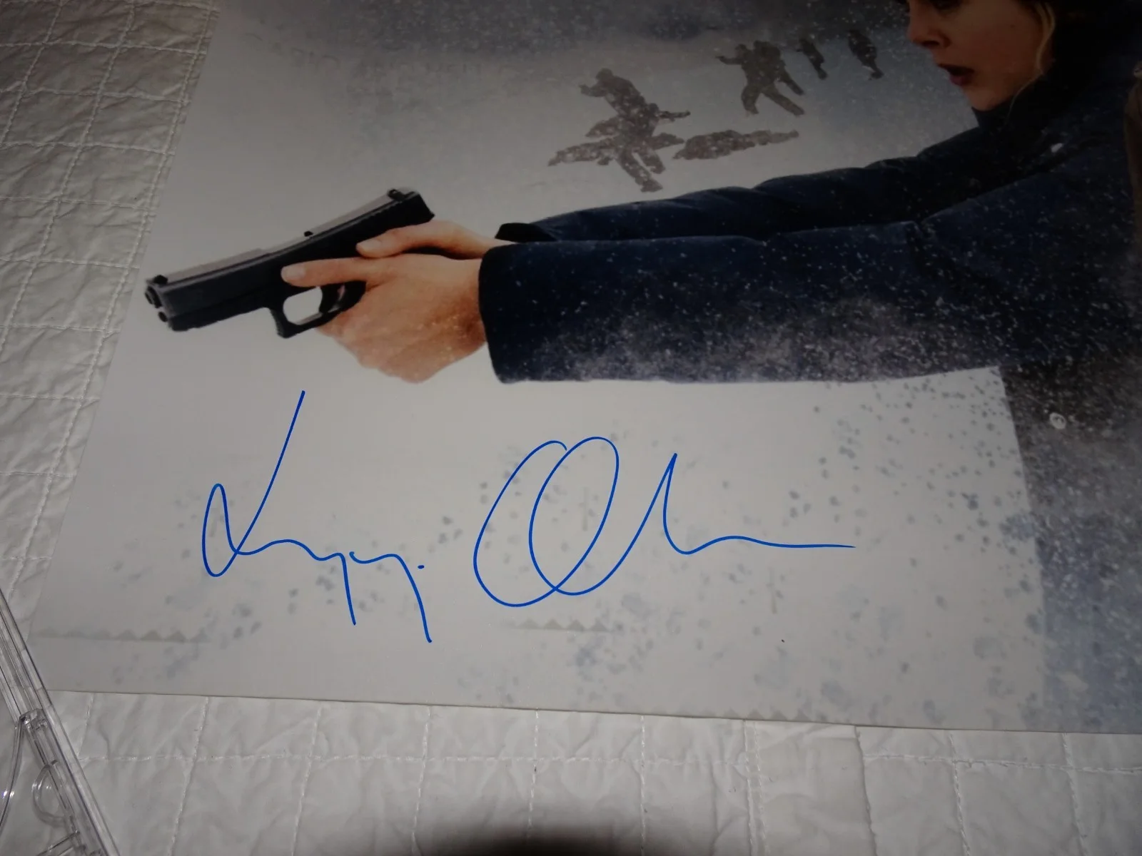 Wind River 16x20 signed photo Jeremy Renner Elizabeth Olsen, изображение 2