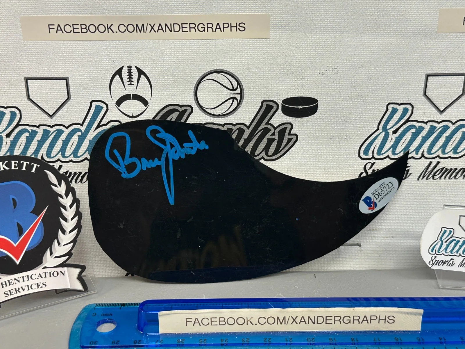 BRUCE JOHNSTON BEACH BOYS SIGNED AUTOGRAPHED BLACK GUITAR PICK GUARD-BECKETT BAS, image 2