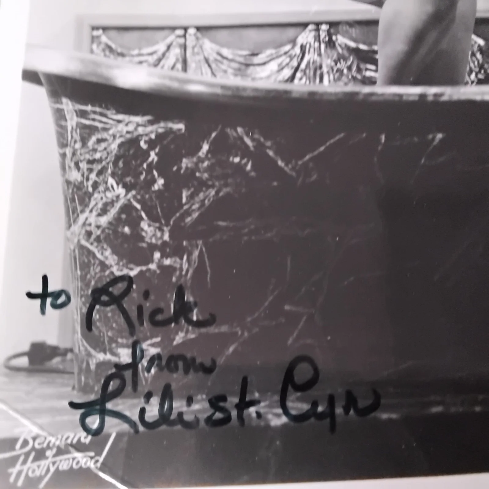 Lili St Cyr SIGNED 8x10 Photo 50s Burlesque Dancer The Flying G Bubble Bath, изображение 3