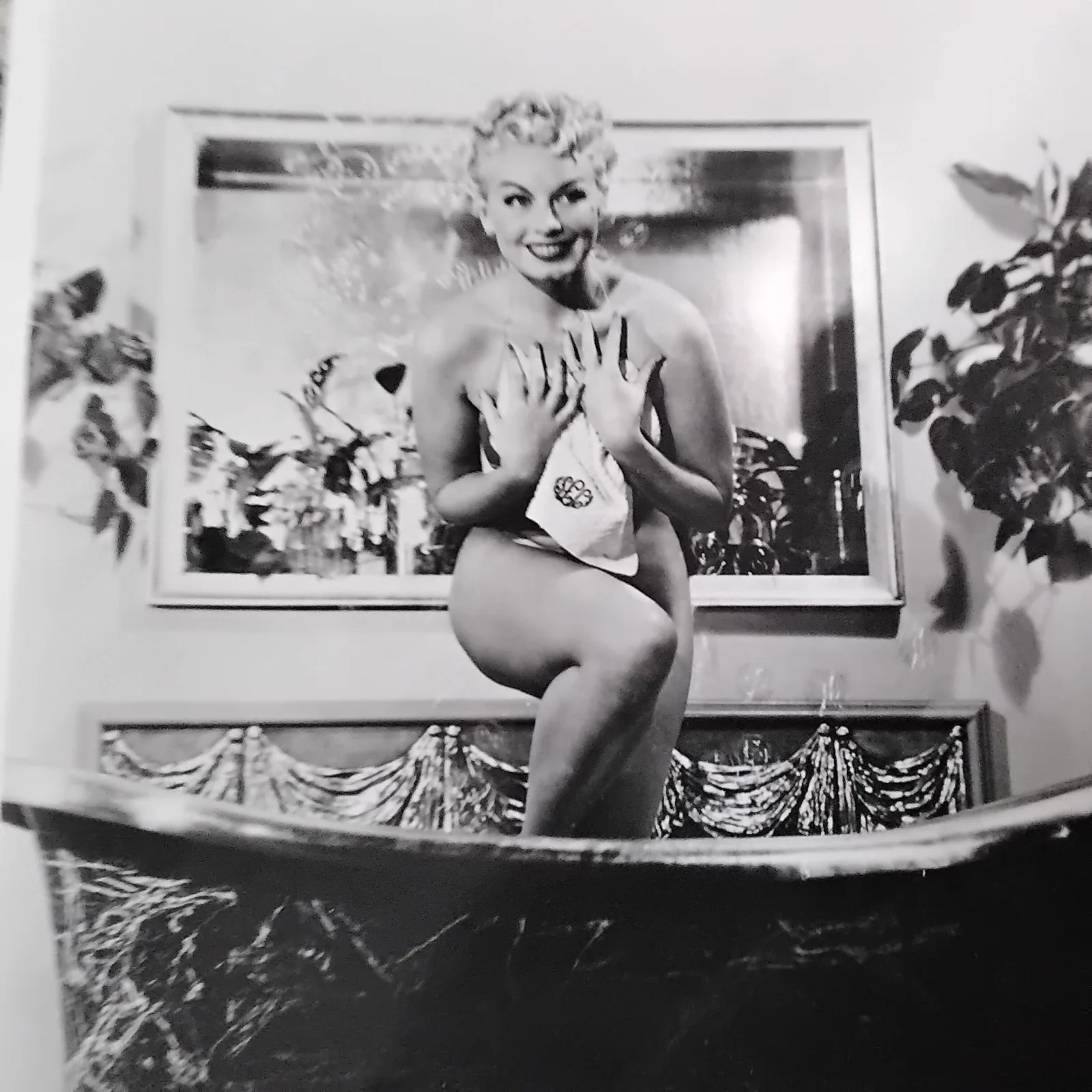 Lili St Cyr SIGNED 8x10 Photo 50s Burlesque Dancer The Flying G Bubble Bath, изображение 5