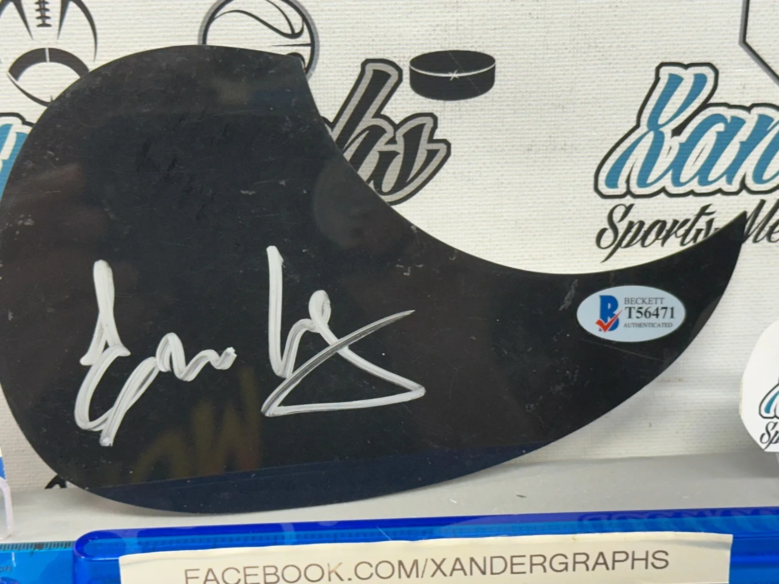 ERIC AVERY JANE'S ADDICTION SIGNED AUTOGRAPHED GUITAR PICK GUARD-BECKETT BAS COA, image 2
