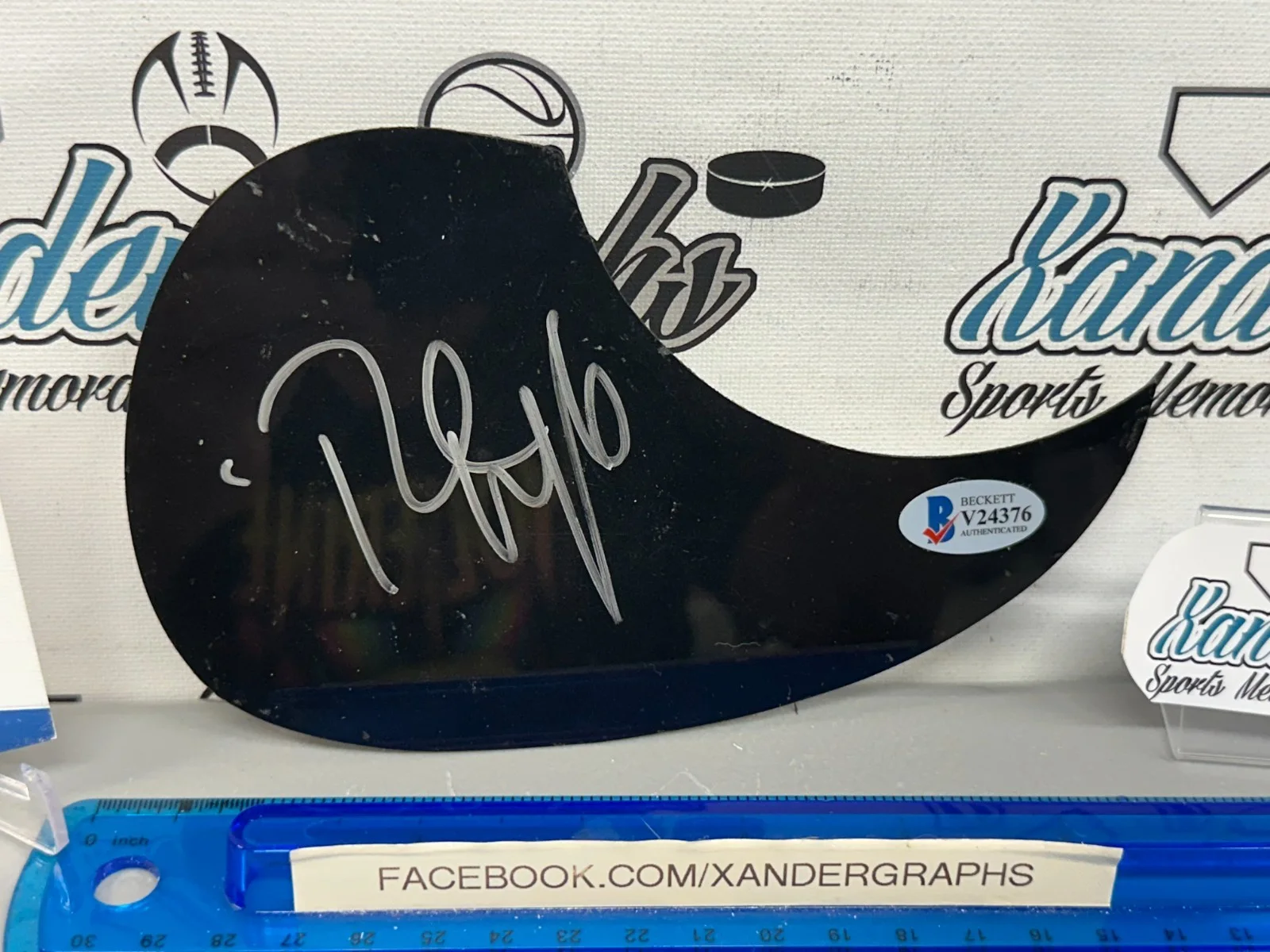 RAUL MALO MAVERICKS SIGNED AUTOGRAPHED ACOUSTIC GUITAR PICK GUARD-BECKETT BAS, image 2