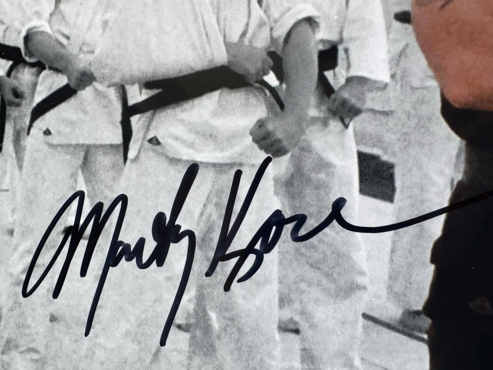 Martin Kove — MARTIN KOVE SIGNED 8x10 JOHN KREESE COBRA KAI KARATE KID JSA COA RAMBO, изображение 2