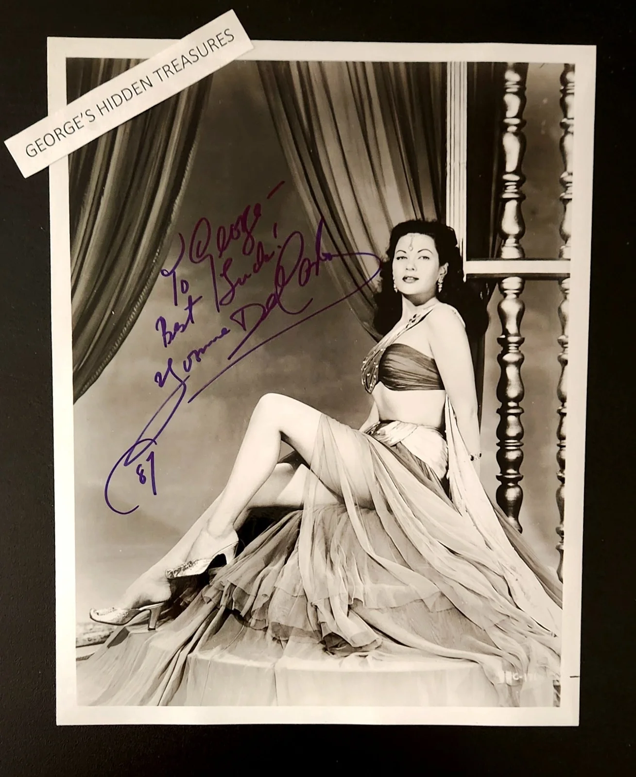 YVONNE DE CARLO — YVONNE DE CARLO signed autographed B&W 8x10 - SALOME WHERE SHE DANCED, MUNSTERS