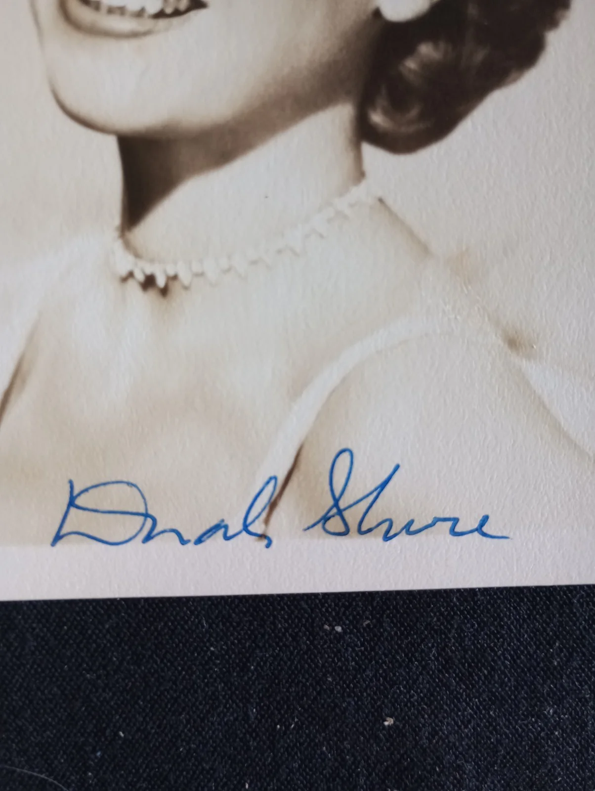 Dinah Shore vintage autographed photo rare, image 2
