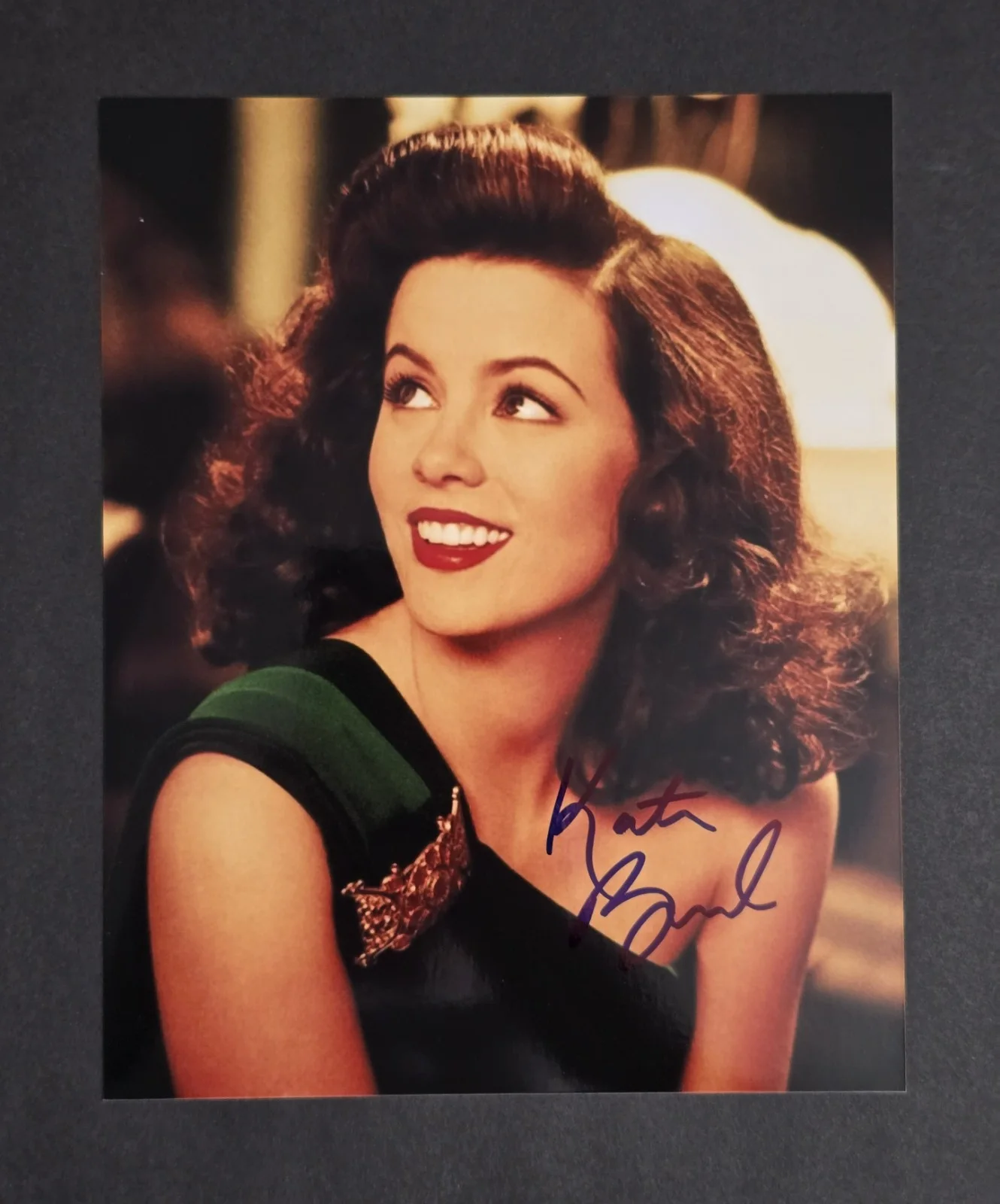 KATE BECKINSALE — KATE BECKINSALE - ORIGINAL HAND SIGNED / AUTOGRAPHED 8x10 PHOTO COA THE AVIATOR