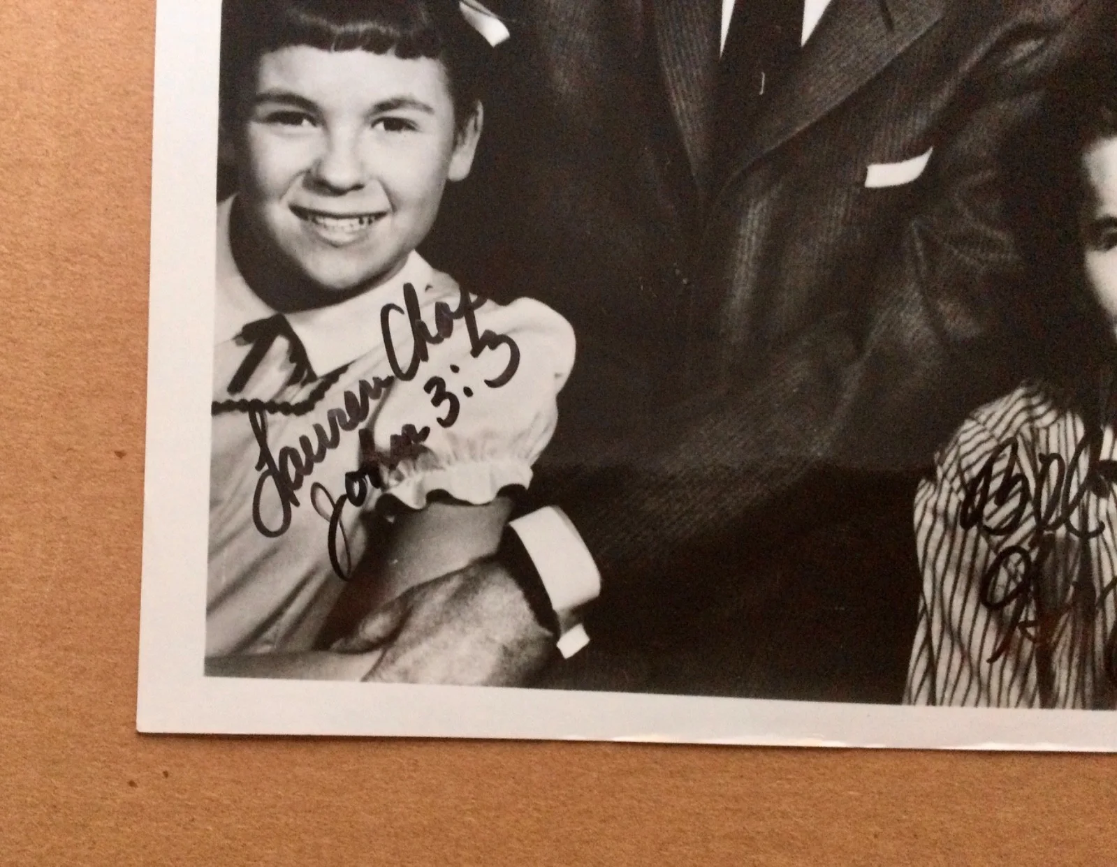 Cast — Father Knows Best Cast Autographed Signed 8x10 Photo Signed By All 5 Rare COA, image 3