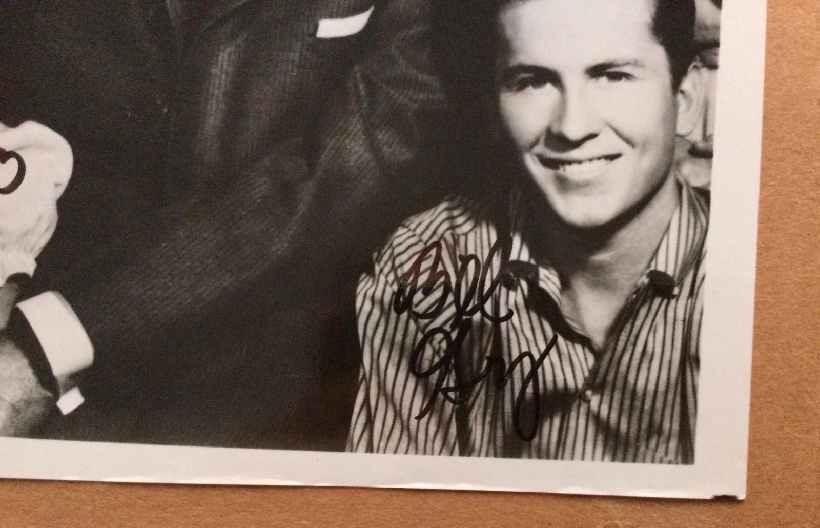 Cast — Father Knows Best Cast Autographed Signed 8x10 Photo Signed By All 5 Rare COA, image 4