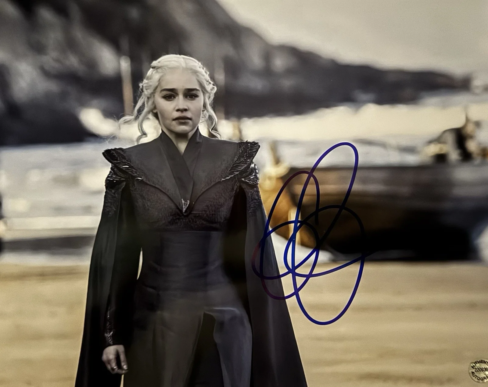 Emilia Clarke — Emilia Clarke Signed 8 X 10 Photo Game of Thrones COA Authentic Autograph