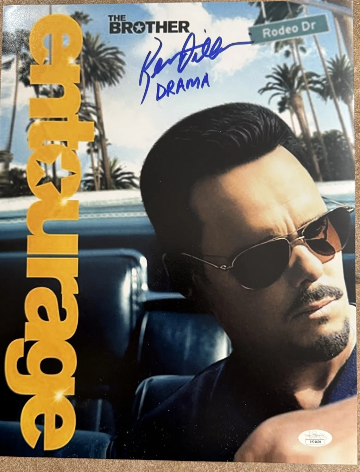 Kevin Dillon — Kevin Dillon Entourage Signed 11 X 14 Photo Inscribed Drama JSA