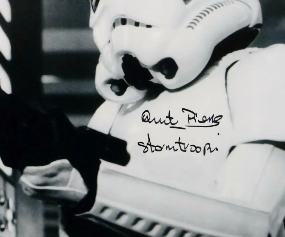 Syd Wragg — Quentin Pierre Autographed 11x14 Firing Gun Photo w/ Stormtrooper - JSA Auth, изображение 2