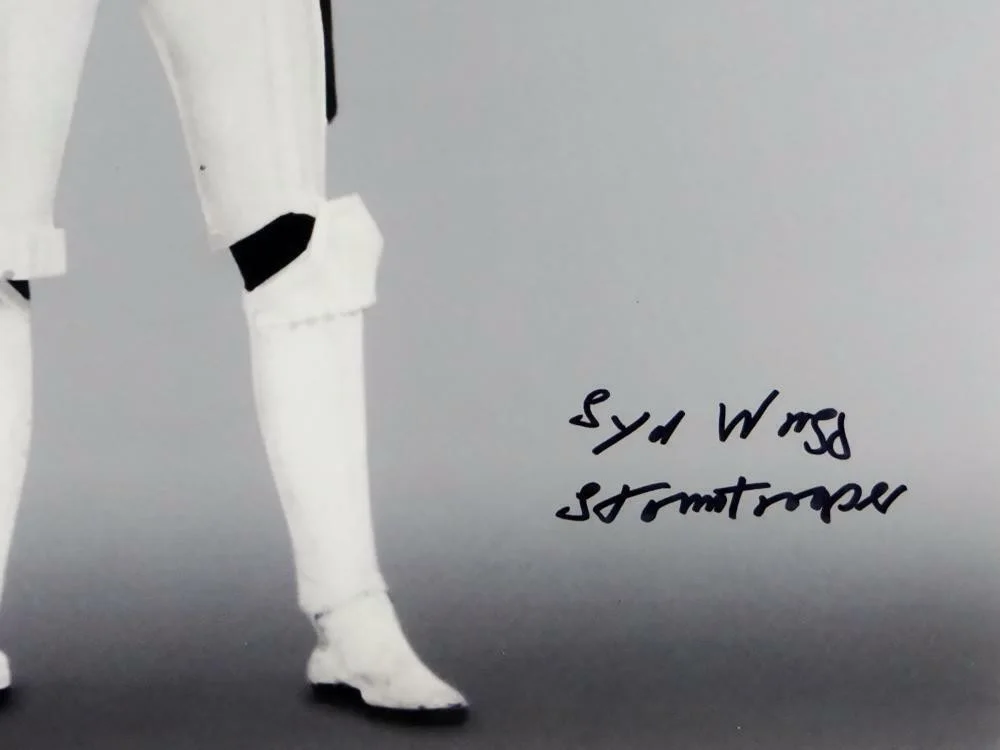 Syd Wragg — Syd Wragg Autographed Full Body 11x14 Photo w/ Stormtrooper - JSA Auth *Black, изображение 2