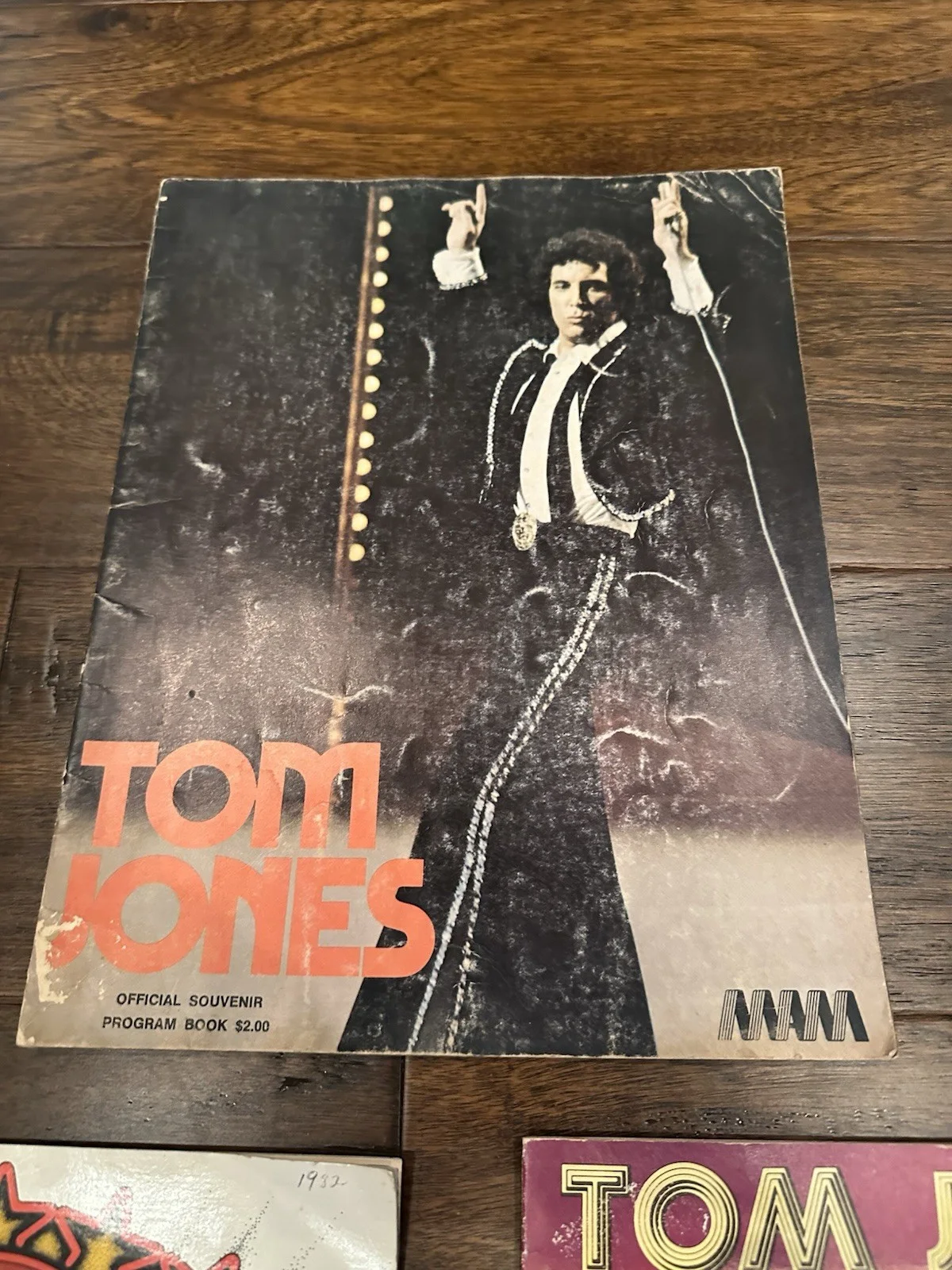 Tom Jones - 1974, 1974 & 1982? Concert Souvenir Program Book Autographed, изображение 5