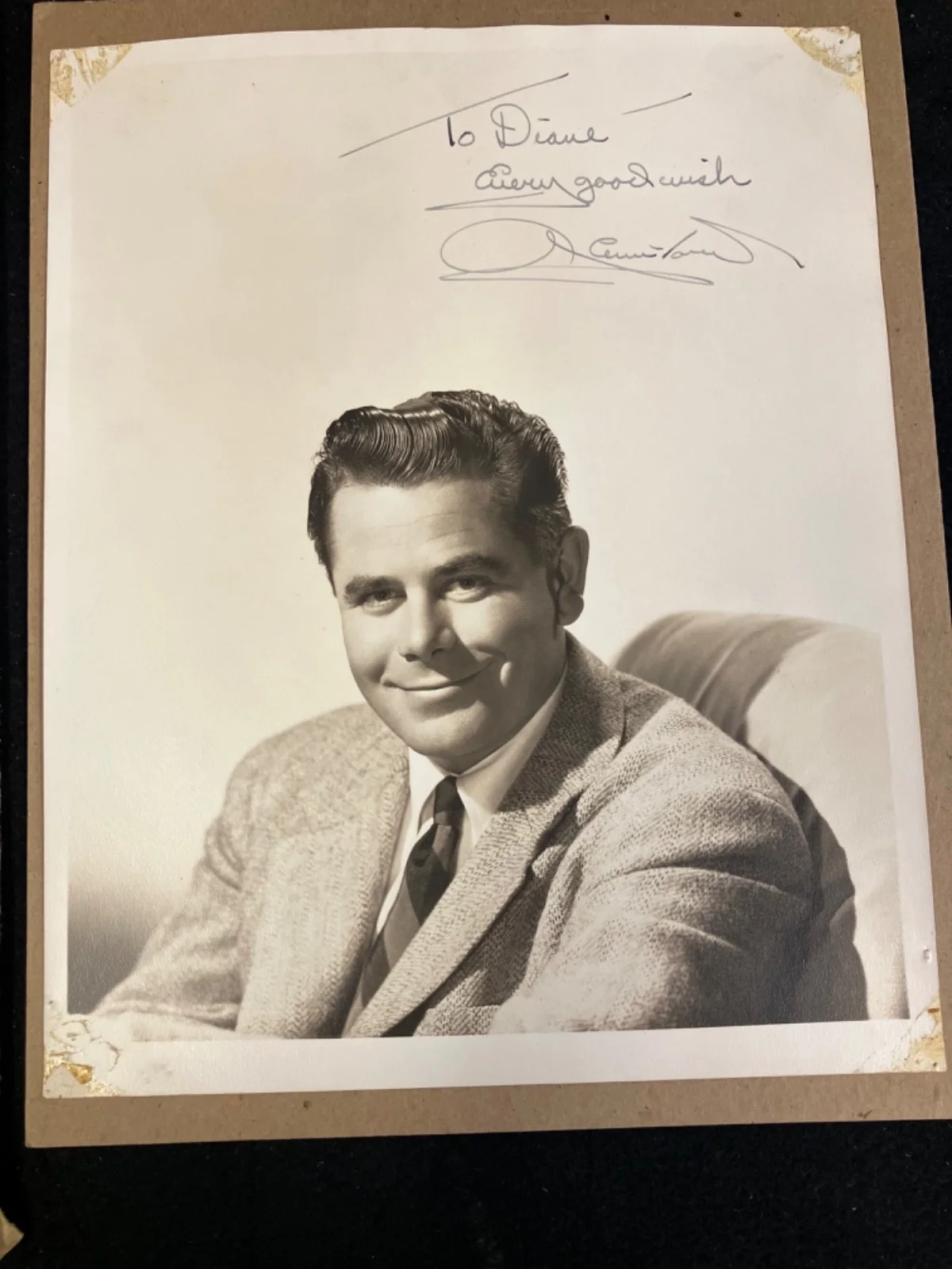Glenn Ford — 1950 GLENN FORD HAND SIGNED & INSCRIBED 8X10 B&W PHOTO WITH MAILING ENVELOPE, image 2