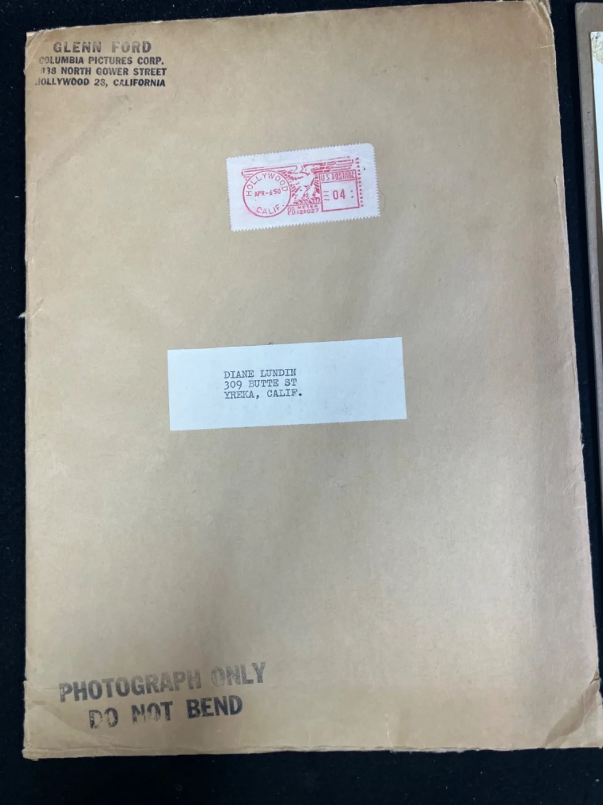 Glenn Ford — 1950 GLENN FORD HAND SIGNED & INSCRIBED 8X10 B&W PHOTO WITH MAILING ENVELOPE, image 4
