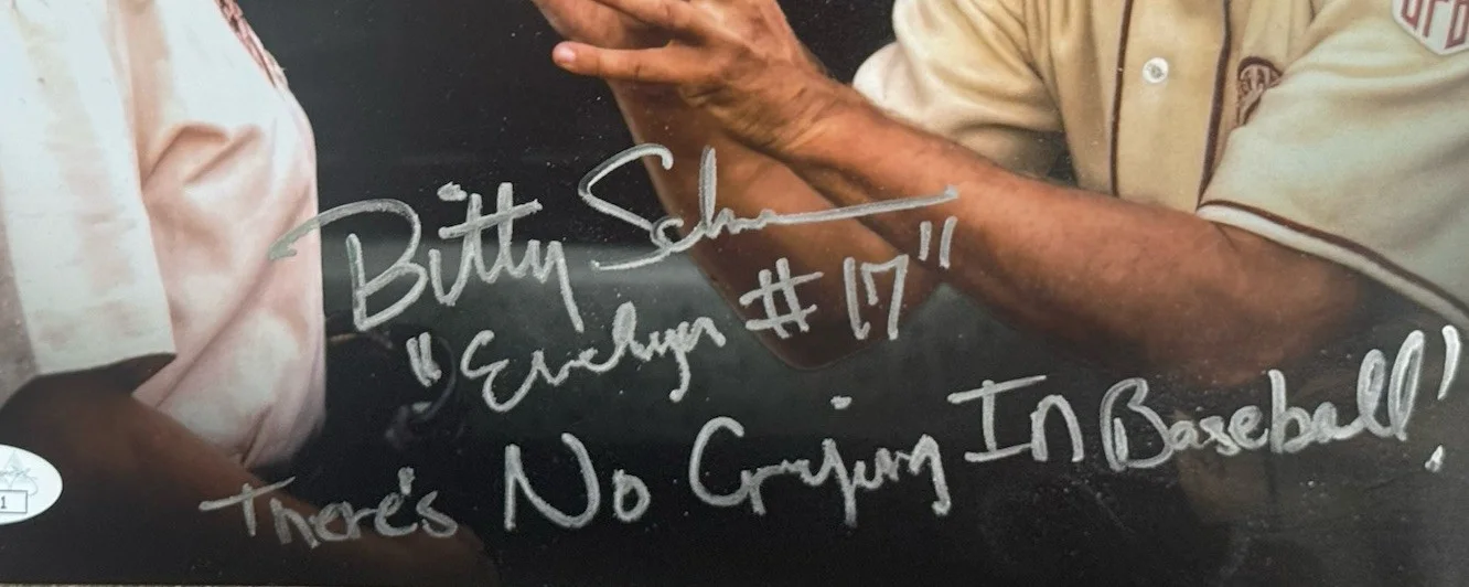 Elizabeth Schram — Elizabeth Schram (Evelyn) Signed 8 X 10 A League Of Their Own Pic Insc JSA, изображение 2