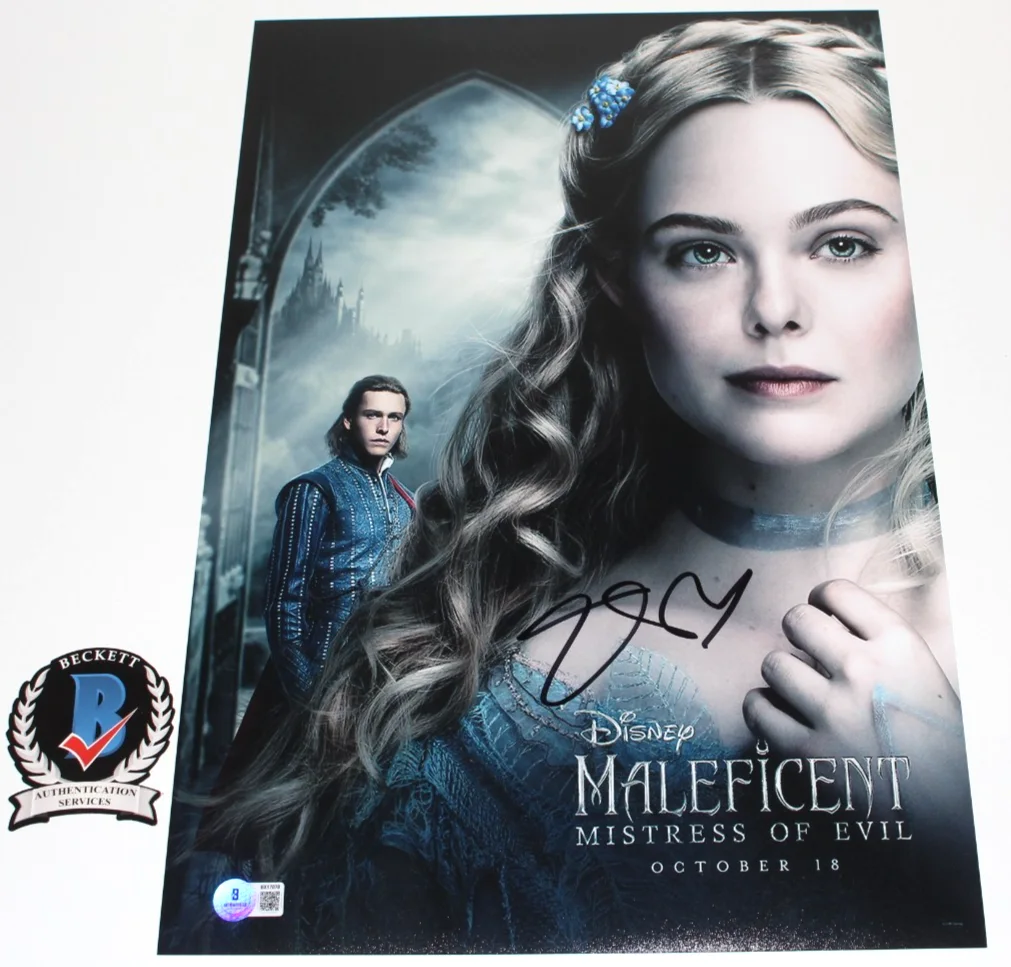ELLE FANNING SIGNED 'MALEFICENT' 12x18 MOVIE POSTER AUTOGRAPH BAS BECKETT COA, изображение 2
