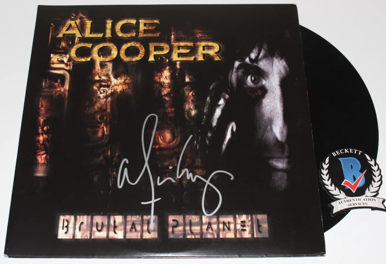 ALICE COOPER SIGNED 'BRUTAL PLANET' ALBUM VINYL RECORD LP BECKETT BAS COA PROOF, изображение 2