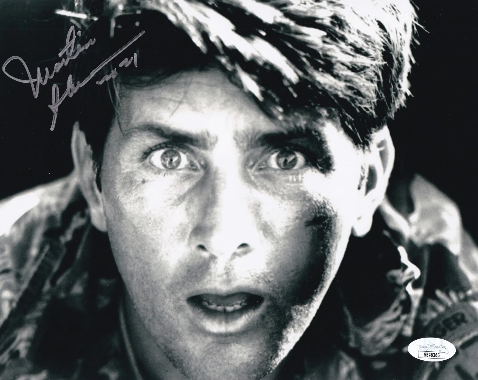 Martin Sheen — Martin Sheen "Apocalypse Now" JSA SIGNED COA 8x10 PHOTO AUTOGRAPHED RARE, image 2
