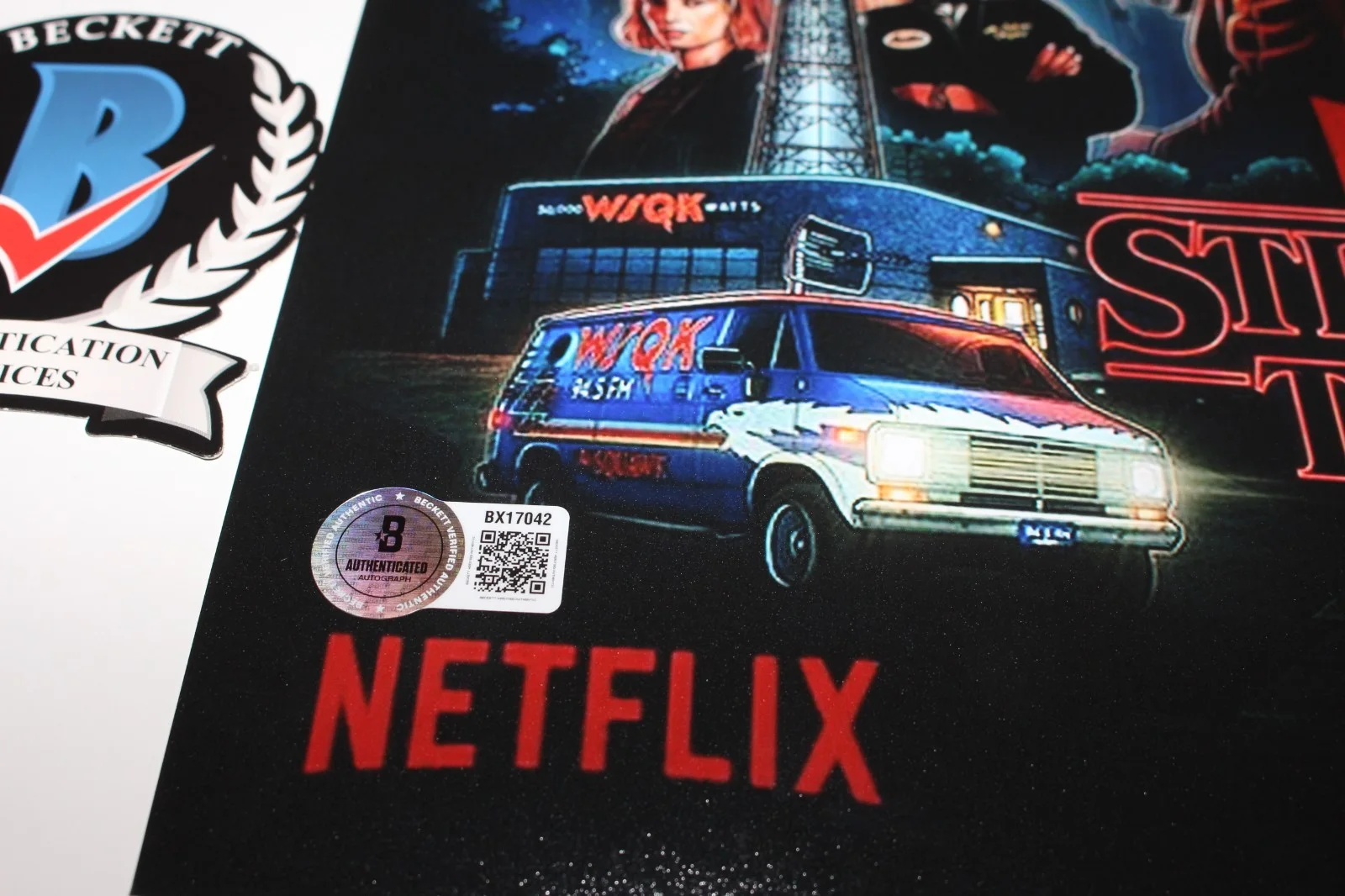 MAYA HAWKE SIGNED 'STRANGER THINGS' ROBIN 12x18 SHOW POSTER BAS BECKETT COA, image 2