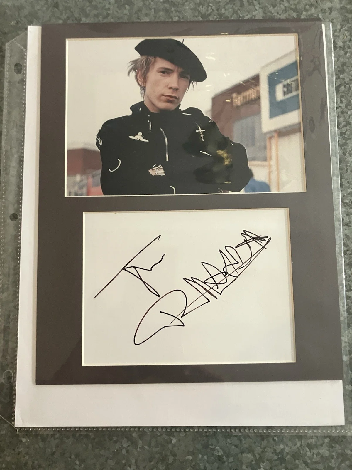Johnny Rotten SEX PISTOLS Signed Autograph 4x6 Cut With Nice Photo BAS LOA, изображение 2