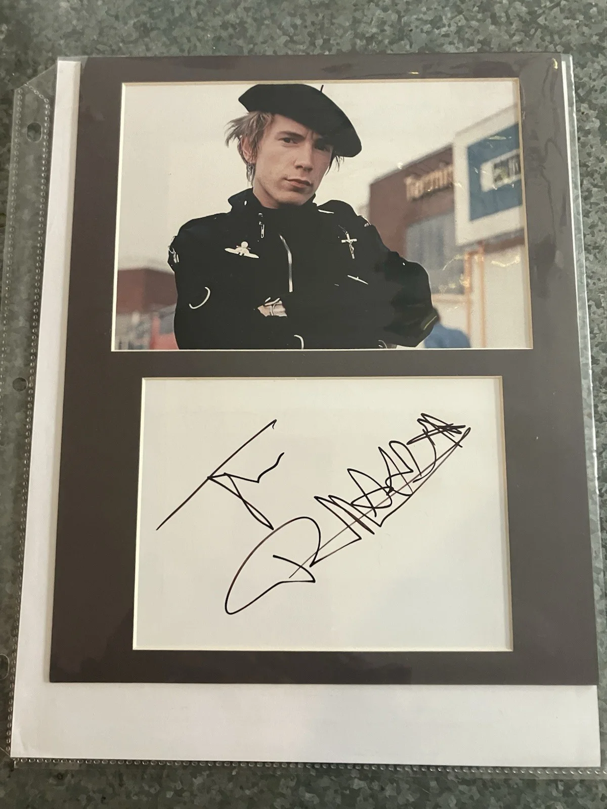 Johnny Rotten SEX PISTOLS Signed Autograph 4x6 Cut With Nice Photo BAS LOA, изображение 3