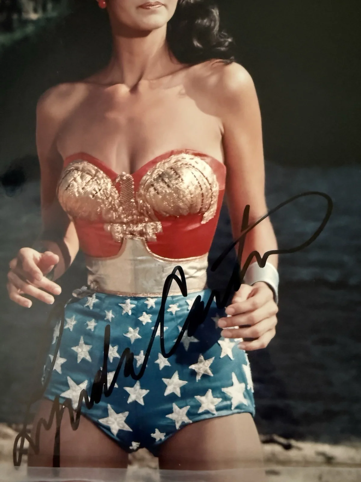 Lynda Carter — Lynda Carter Rare! signed autographed sexy Wonder Woman 8x10 photo COA., изображение 2