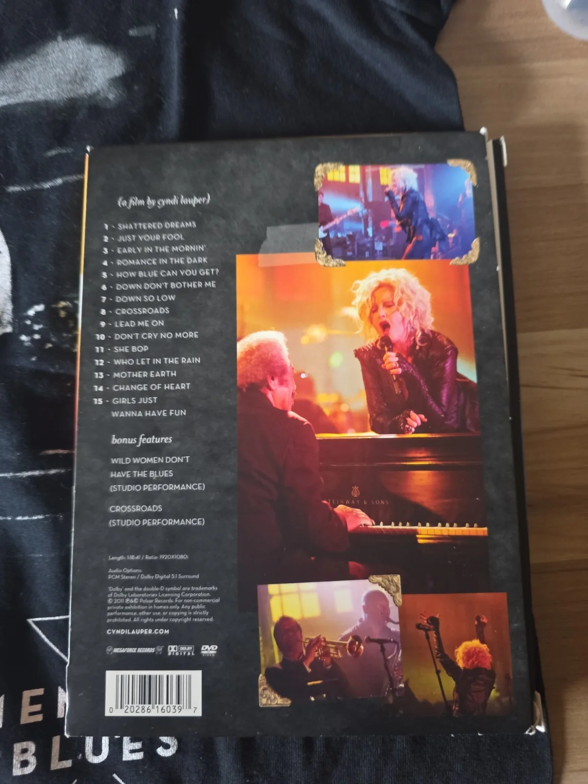 CYNDI LAUPER... To Memphis With Love CD / DVD - SIGNED With Bonus T Shirt, изображение 2