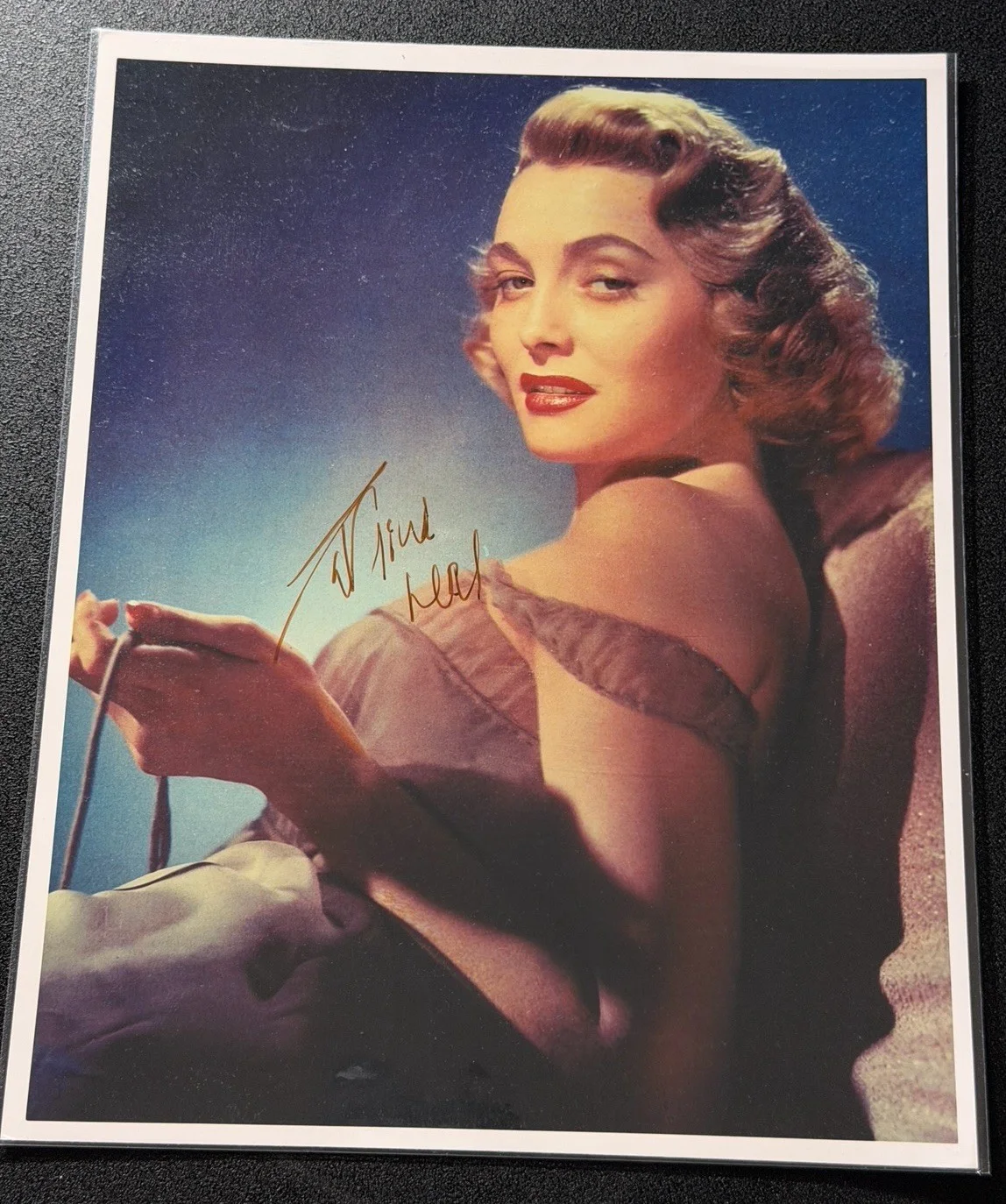 Patricia Neal — PATRICIA NEAL signed 8x10 photo