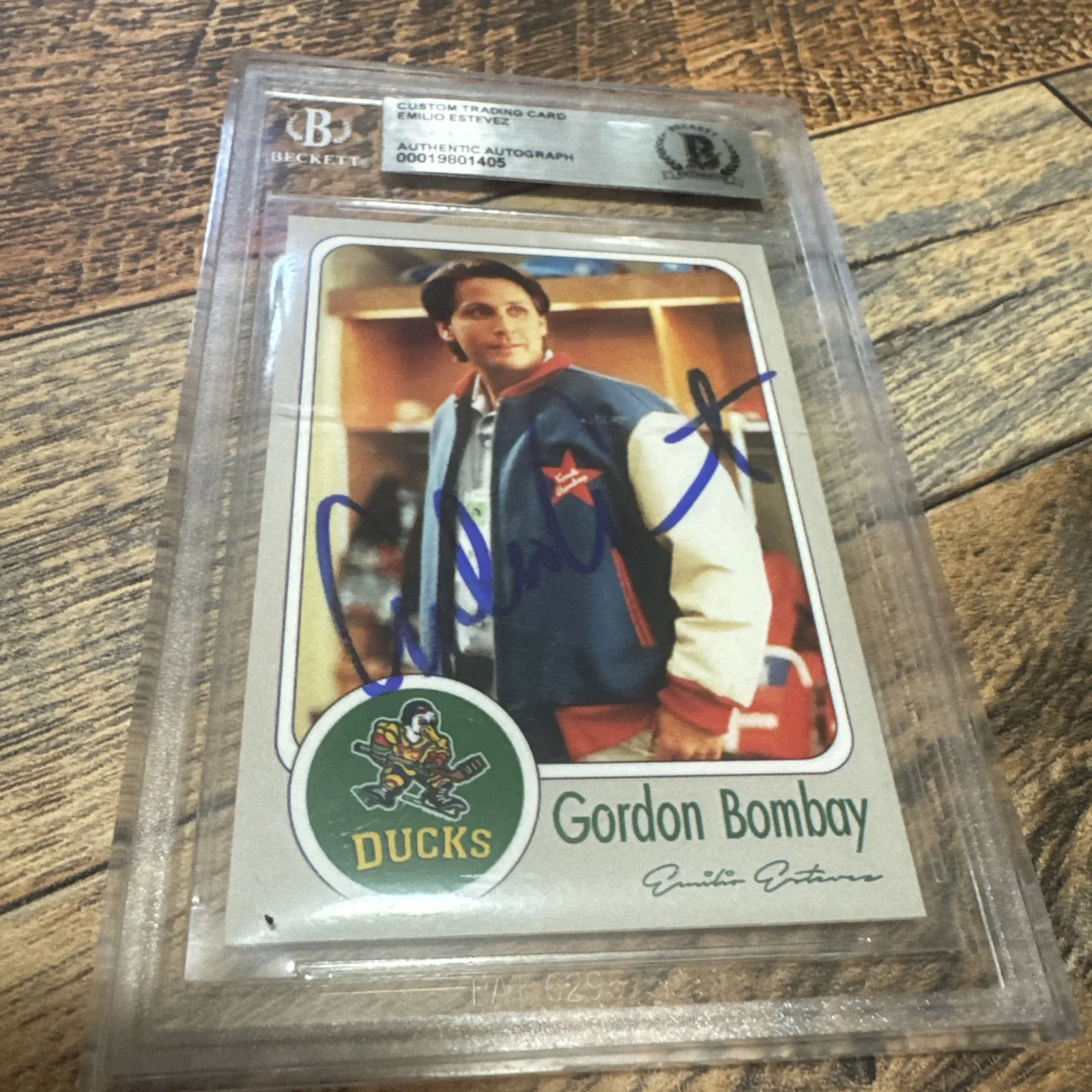 EMILIO ESTEVEZ — EMILIO ESTEVEZ SIGNED AUTOGRAPH SLABBED THE MIGHTY DUCKS CUSTOM CARD BAS AUTHENT