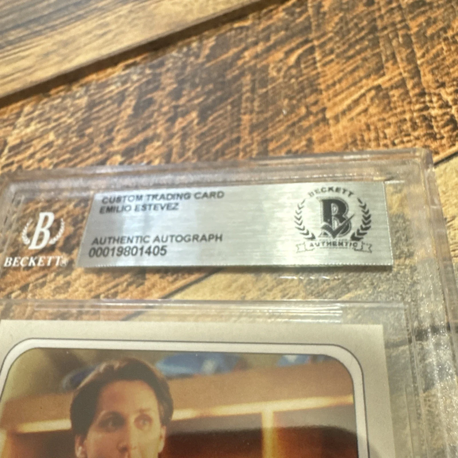 EMILIO ESTEVEZ — EMILIO ESTEVEZ SIGNED AUTOGRAPH SLABBED THE MIGHTY DUCKS CUSTOM CARD BAS AUTHENT, изображение 2