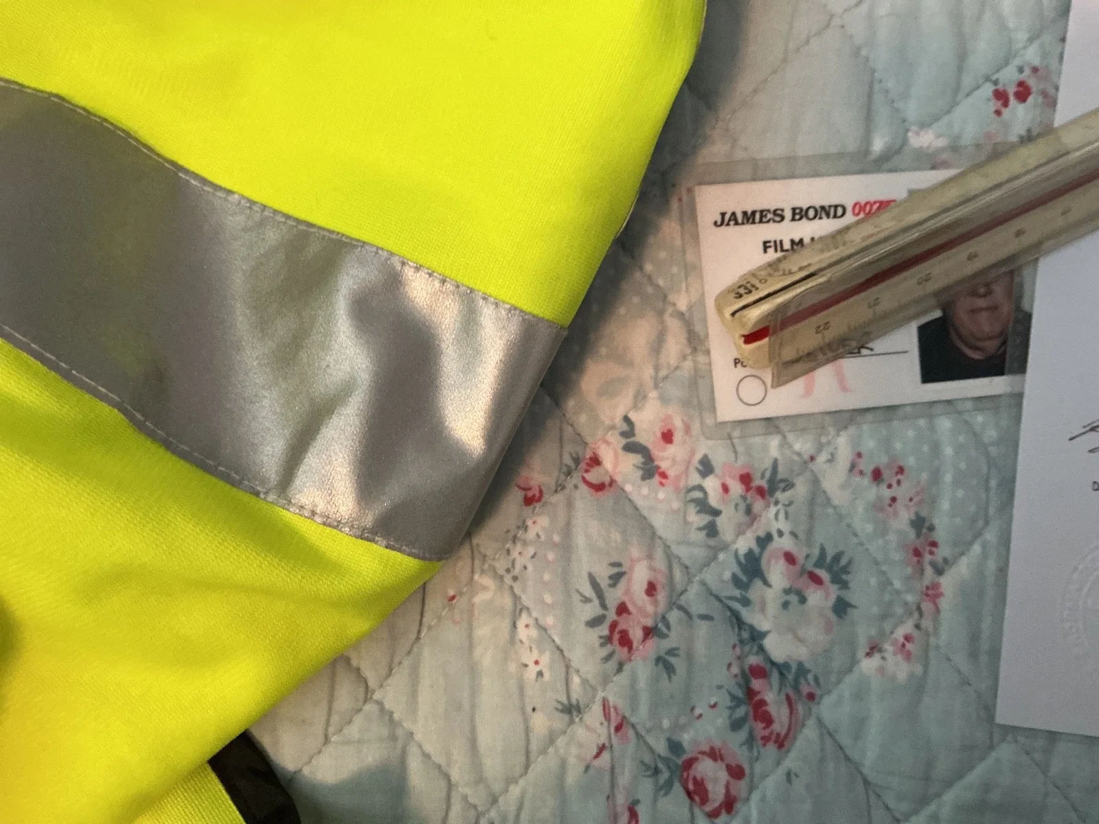 James Bond The World is Not Enough (1999) Crew Vest and ID card with COA., image 2