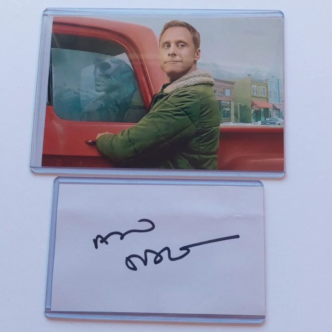 Alan Tudyk — Alan Tudyk Signed 3x5 Index Card (Rogue One: A Star Wars Story, Resident Alien)