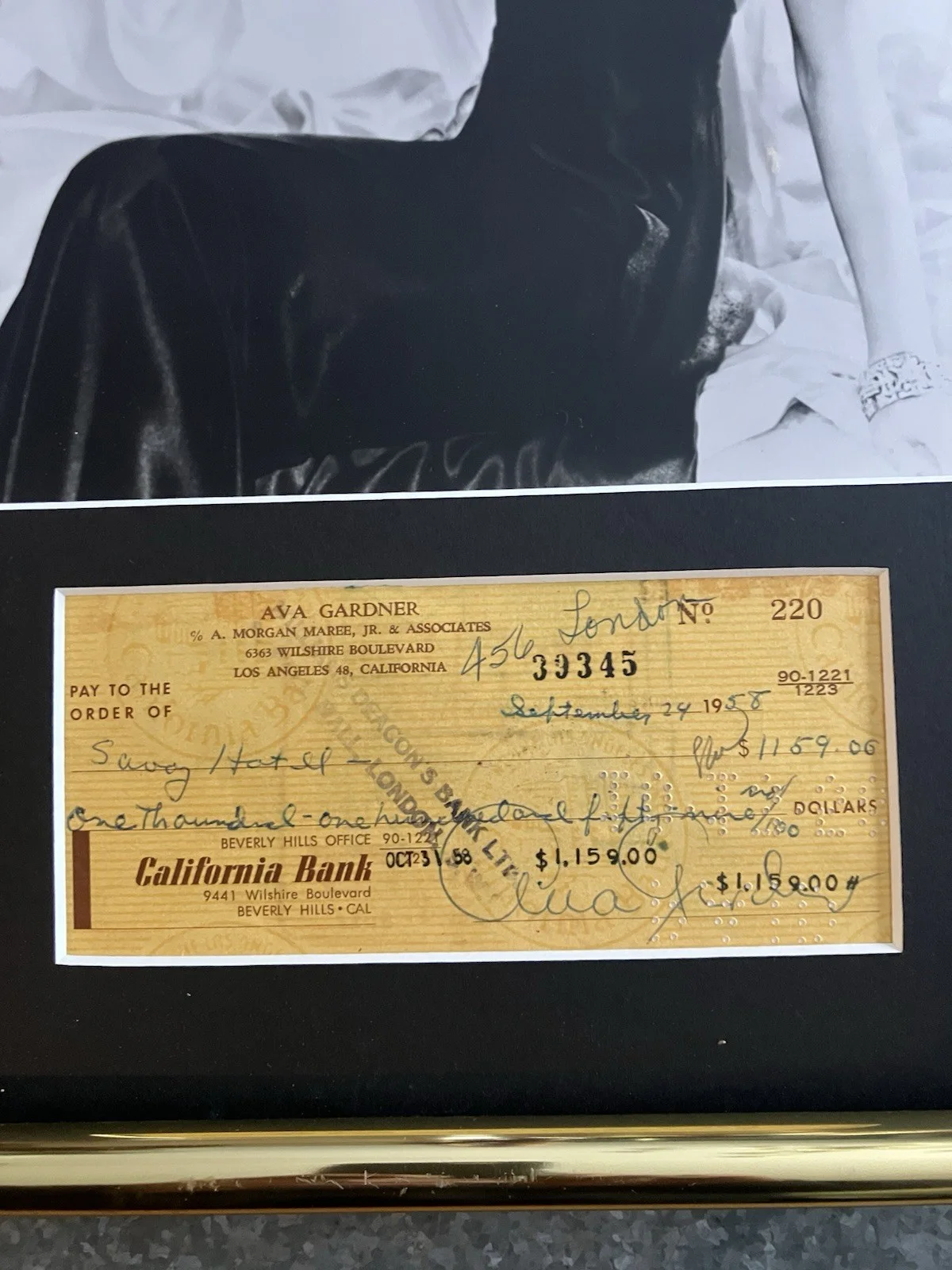 Ava Gardner — AVA GARDNER SIGNED AUTOGRAPH CHECK IN FRAME WITH PHOTO PSA DNA LOA, image 2
