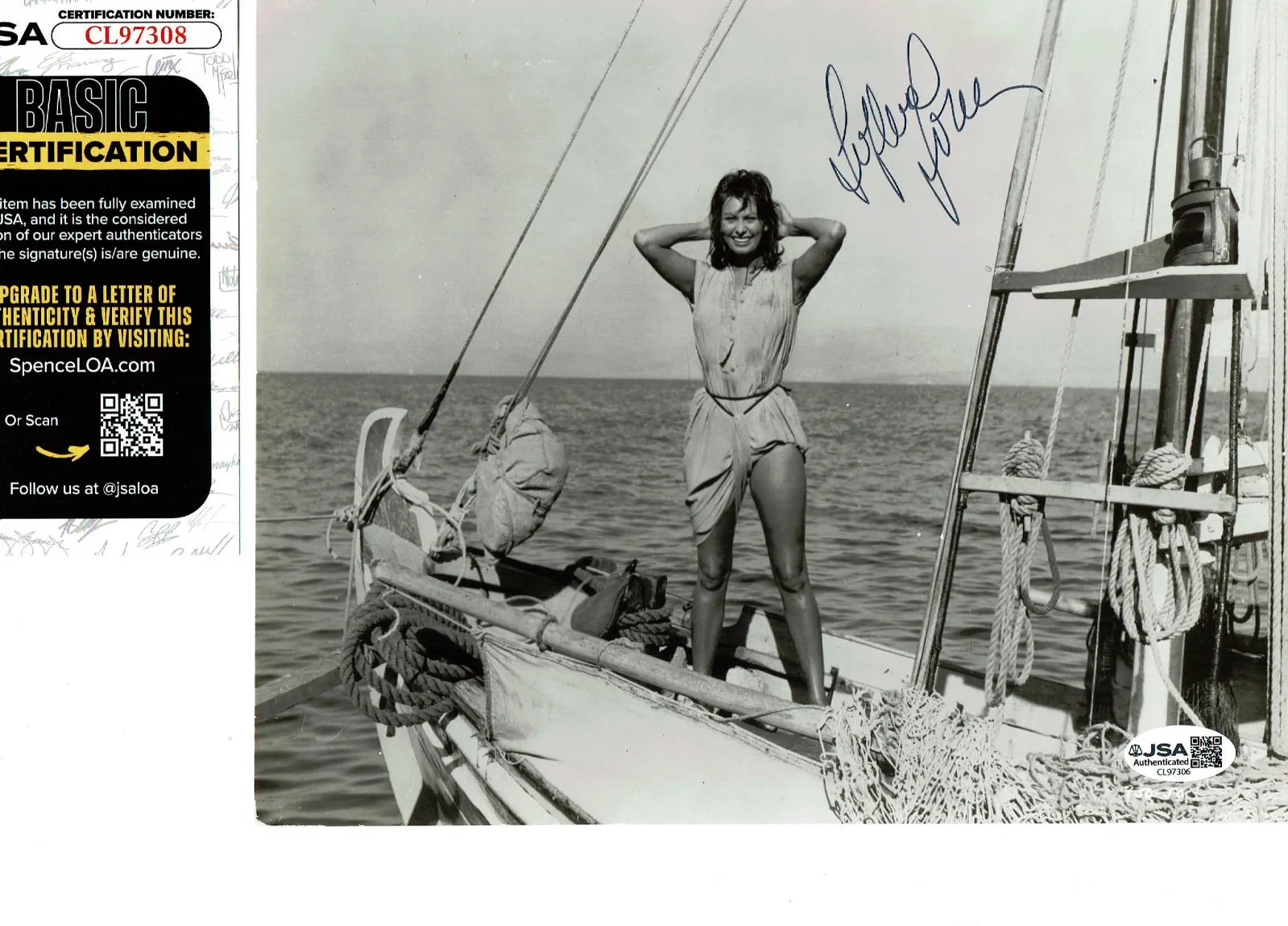 Sophia Loren — Beautiful Sophia Loren autographed 7x9 photo on boat JSA Certified