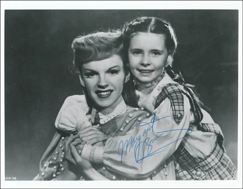 Margaret O'brien — MARGARET O'BRIEN - AUTOGRAPHED SIGNED PHOTOGRAPH