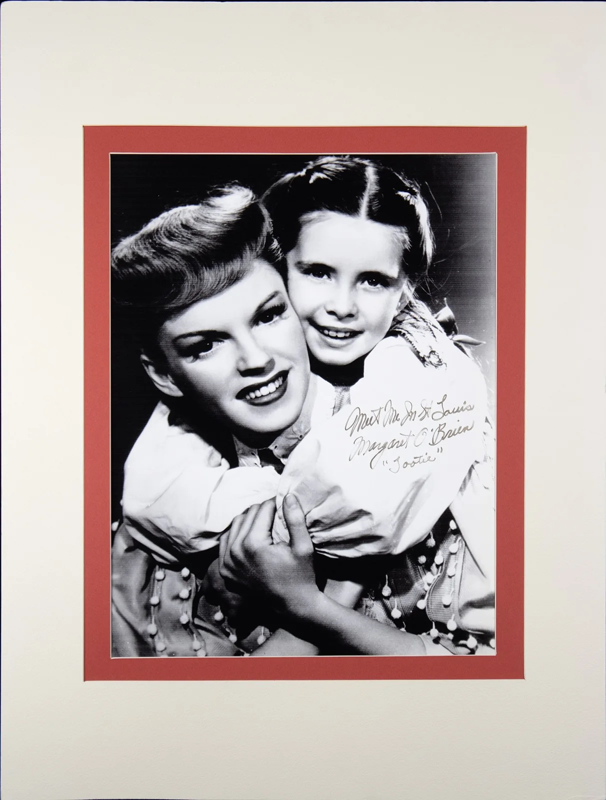 Margaret O'brien — MARGARET O'BRIEN - AUTOGRAPHED SIGNED PHOTOGRAPH