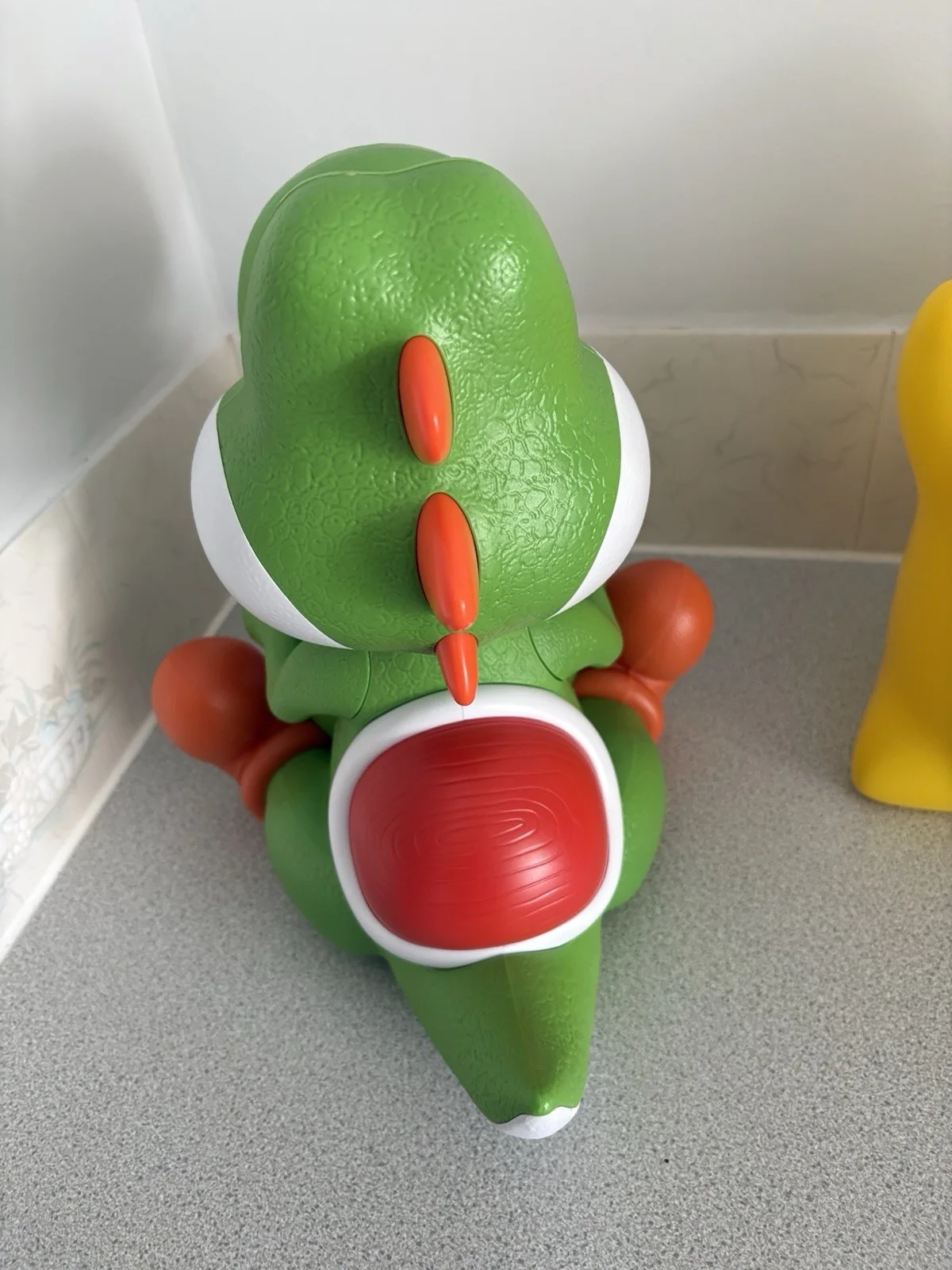 The Super Mario Galaxy Movie Official Yoshi & Light Up Yellow Luma Popcorn Tin, изображение 4
