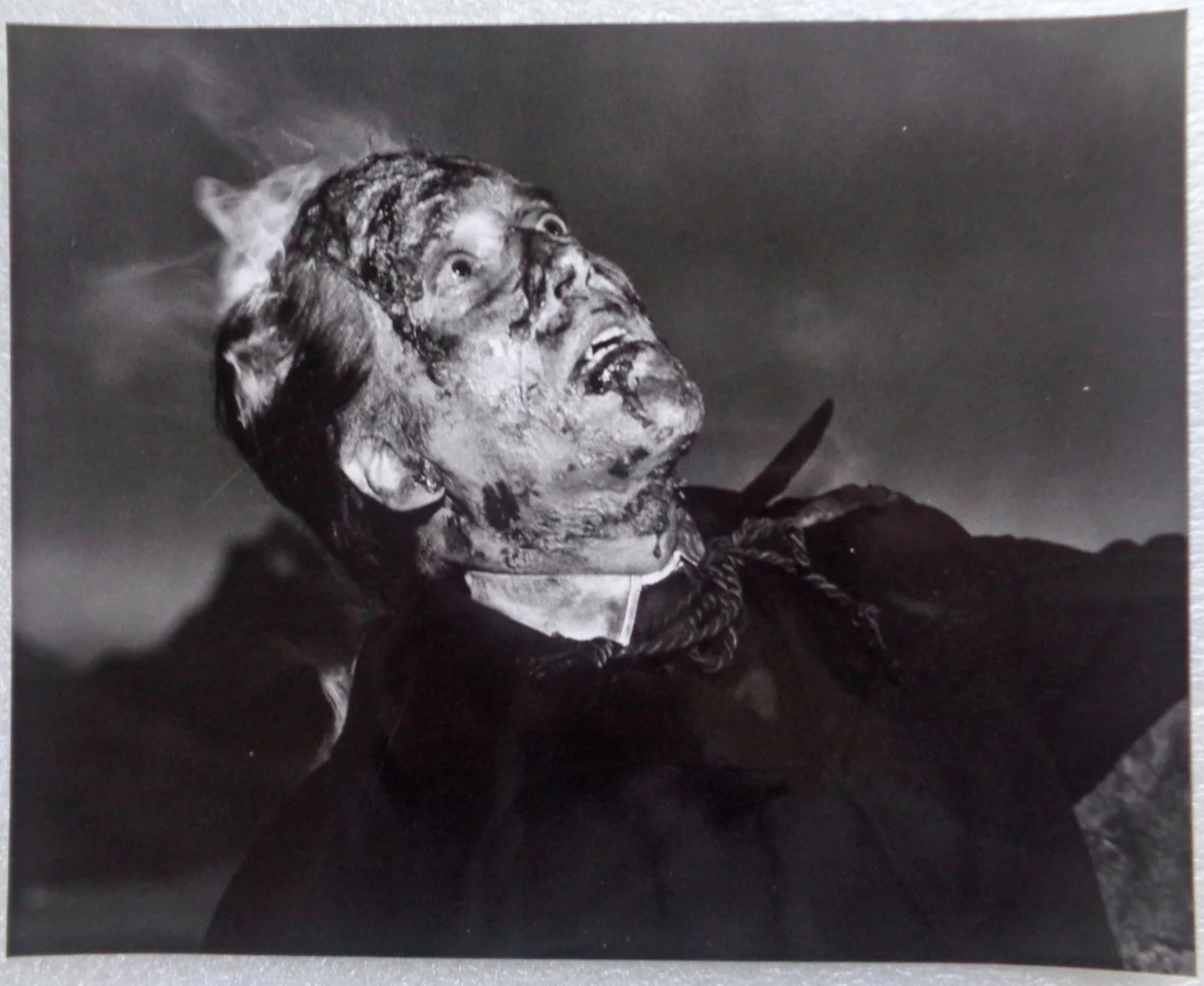 1970 SCARS OF DRACULA - Press Photo 10x8 - Christopher Lee, Jenny Hanley - #3, image 2