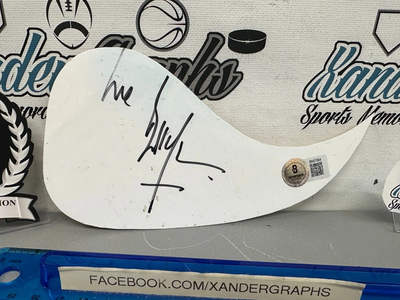 BILL WYMAN ROLLING STONES SIGNED AUTOGRAPHED GUITAR PICK GUARD-BECKETT BAS, image 2