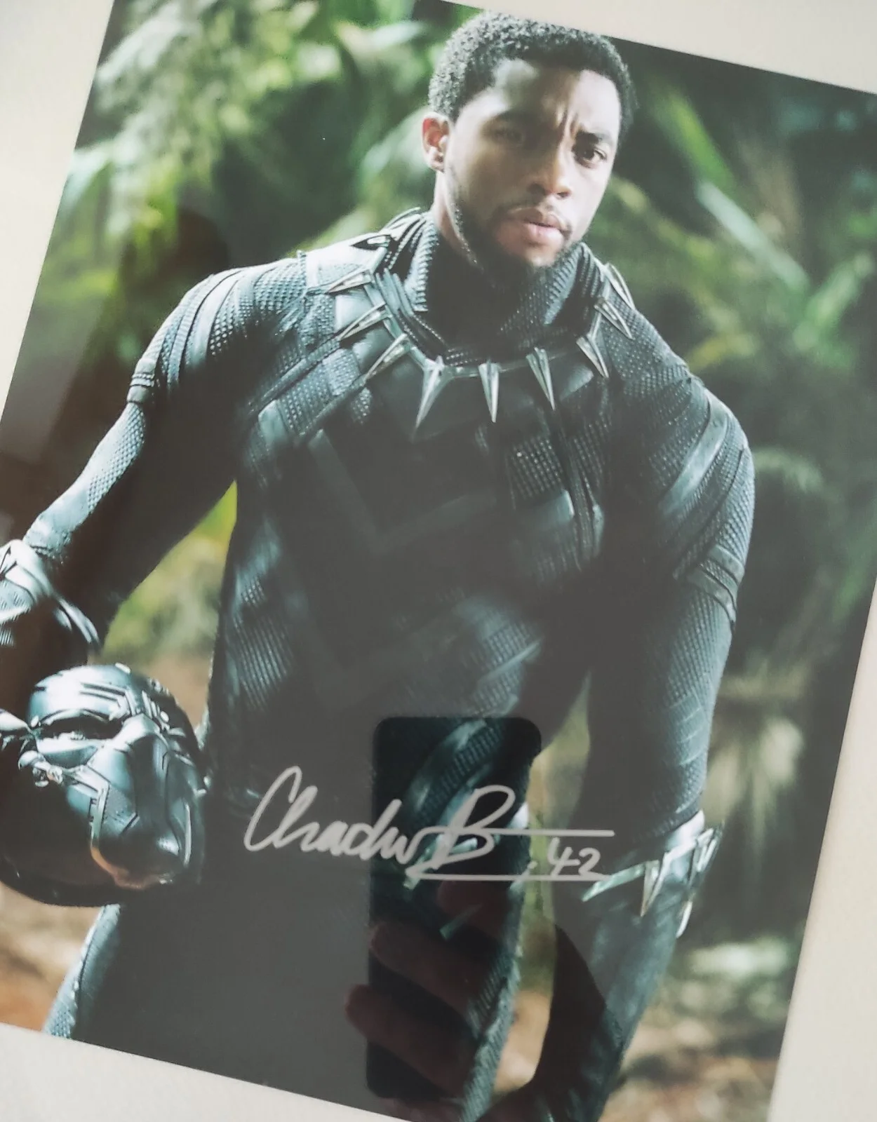 CHADWICK BOSEMAN — CHADWICK BOSEMAN SIGNED AUTOGRAPHED PHOTO 8X10 RARE, image 2