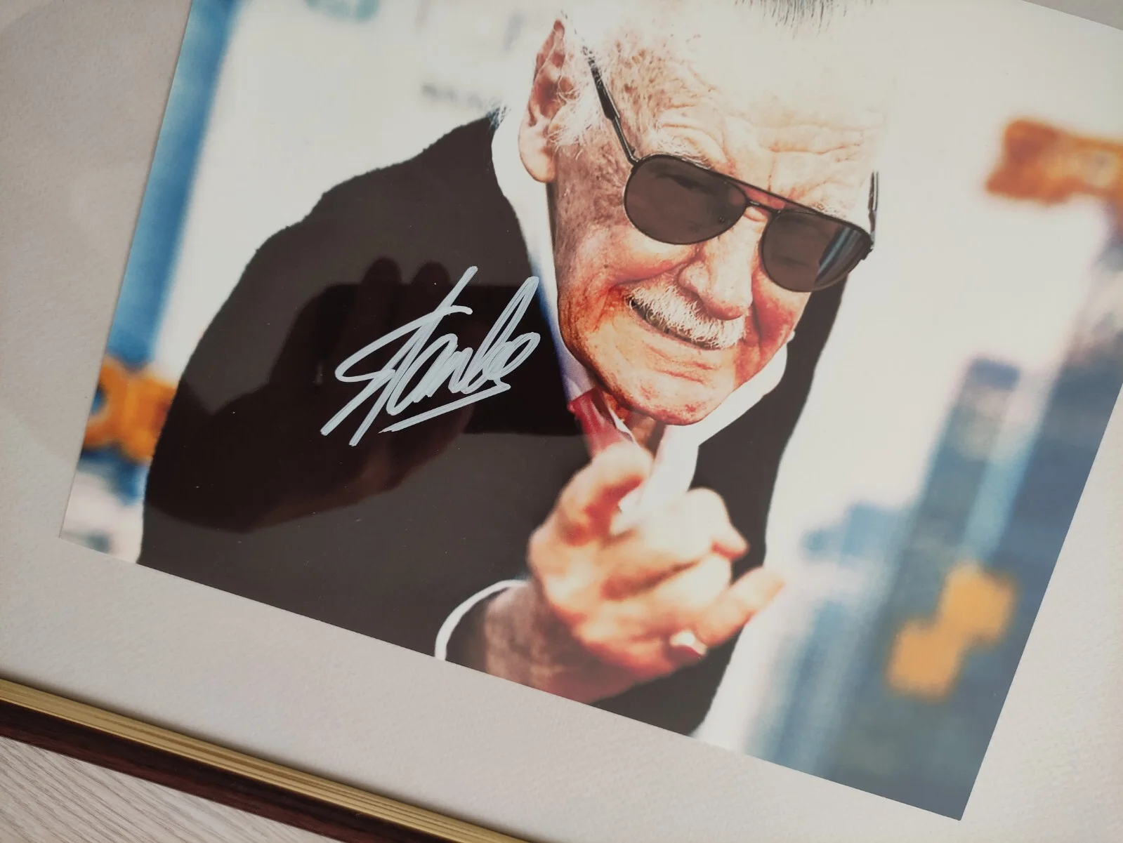 STAN LEE — STAN LEE SIGNED AUTOGRAPHED PHOTO 8X10 RARE, image 2