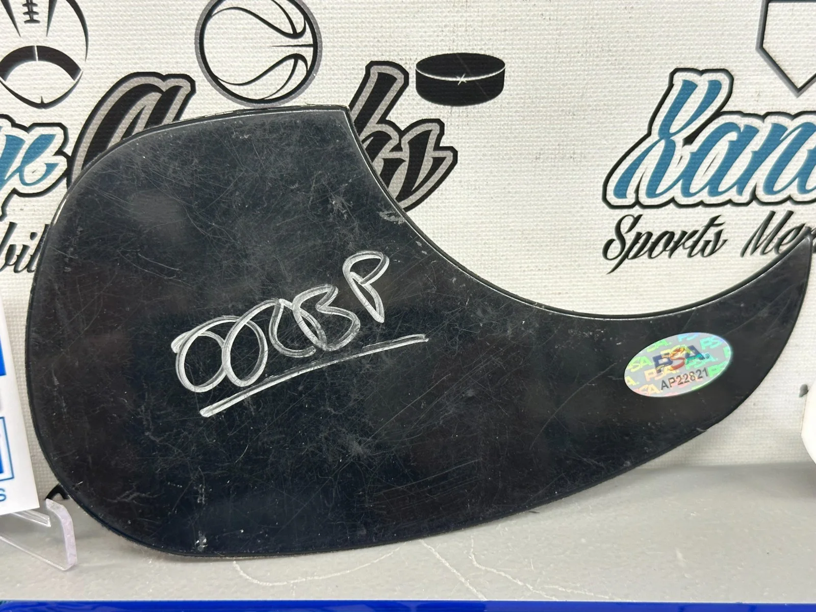 ALEX ORBISON ROY SON SIGNED AUTOGRAPHED BLACK GUITAR ACOUSTIC PICK GUARD-PSA COA, image 2